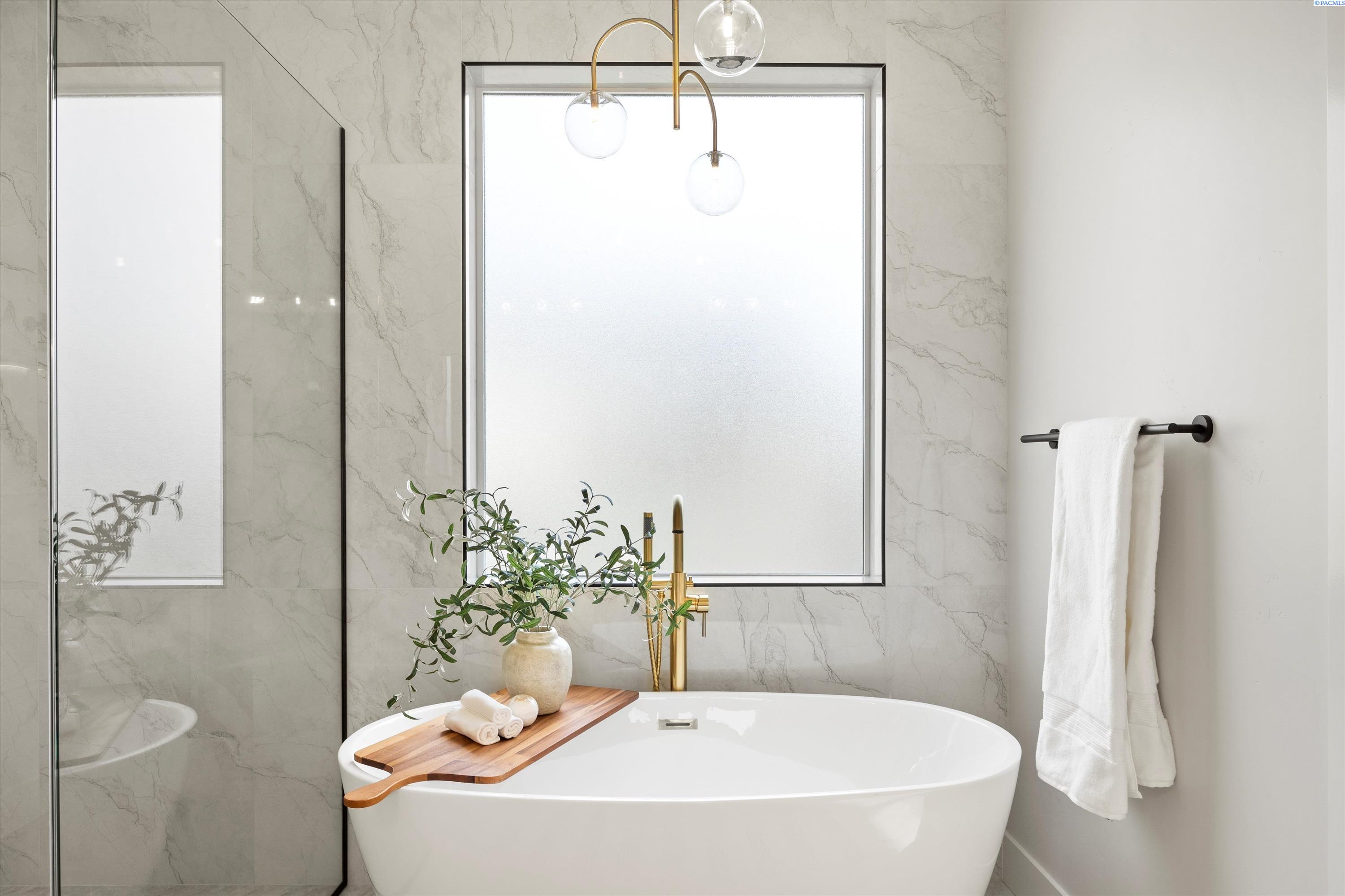 Richland, Washington, 99352, United States, 4 Bedrooms Bedrooms, ,3 BathroomsBathrooms,Residential,For Sale,1991503