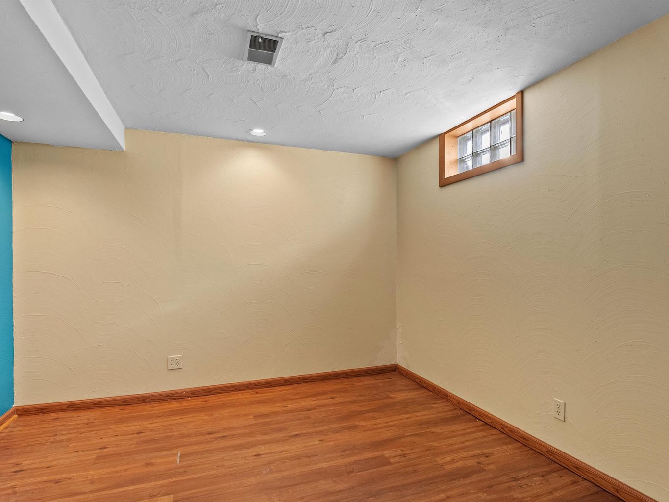 Manitowoc, Wisconsin, 54220, United States, 4 Bedrooms Bedrooms, ,4 BathroomsBathrooms,Residential,For Sale,1982773