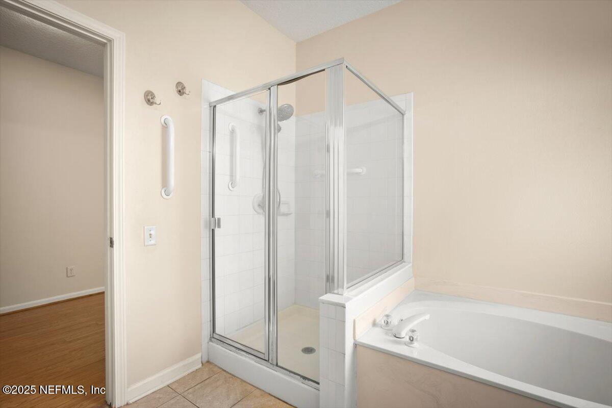 Jacksonville, Florida, 32256, United States, 5 Bedrooms Bedrooms, ,3 BathroomsBathrooms,Residential,For Sale,1975444