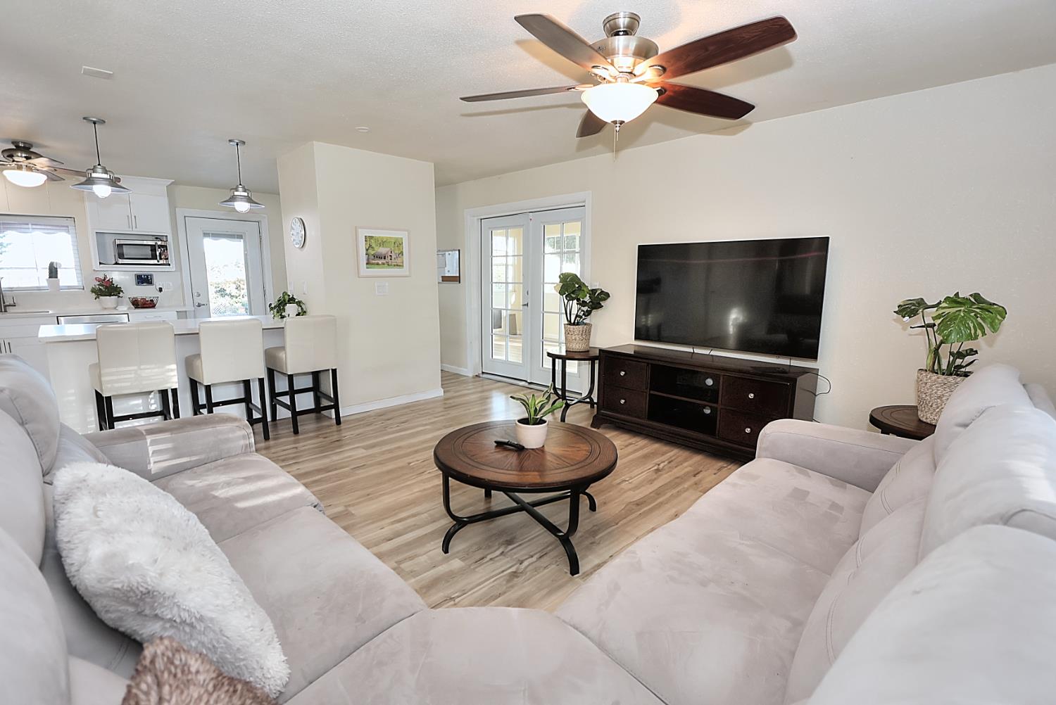 Walnut Grove, California, 95690, United States, 5 Bedrooms Bedrooms, ,3 BathroomsBathrooms,Residential,For Sale,1957042