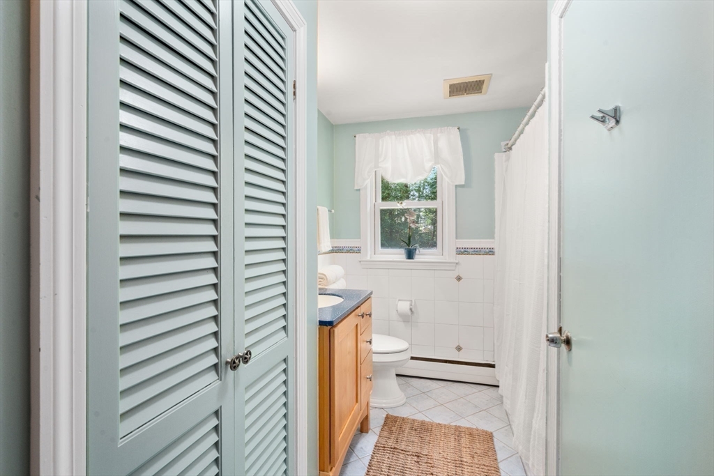 Norwood, Massachusetts, 02062, United States, 3 Bedrooms Bedrooms, ,2 BathroomsBathrooms,Residential,For Sale,1913621