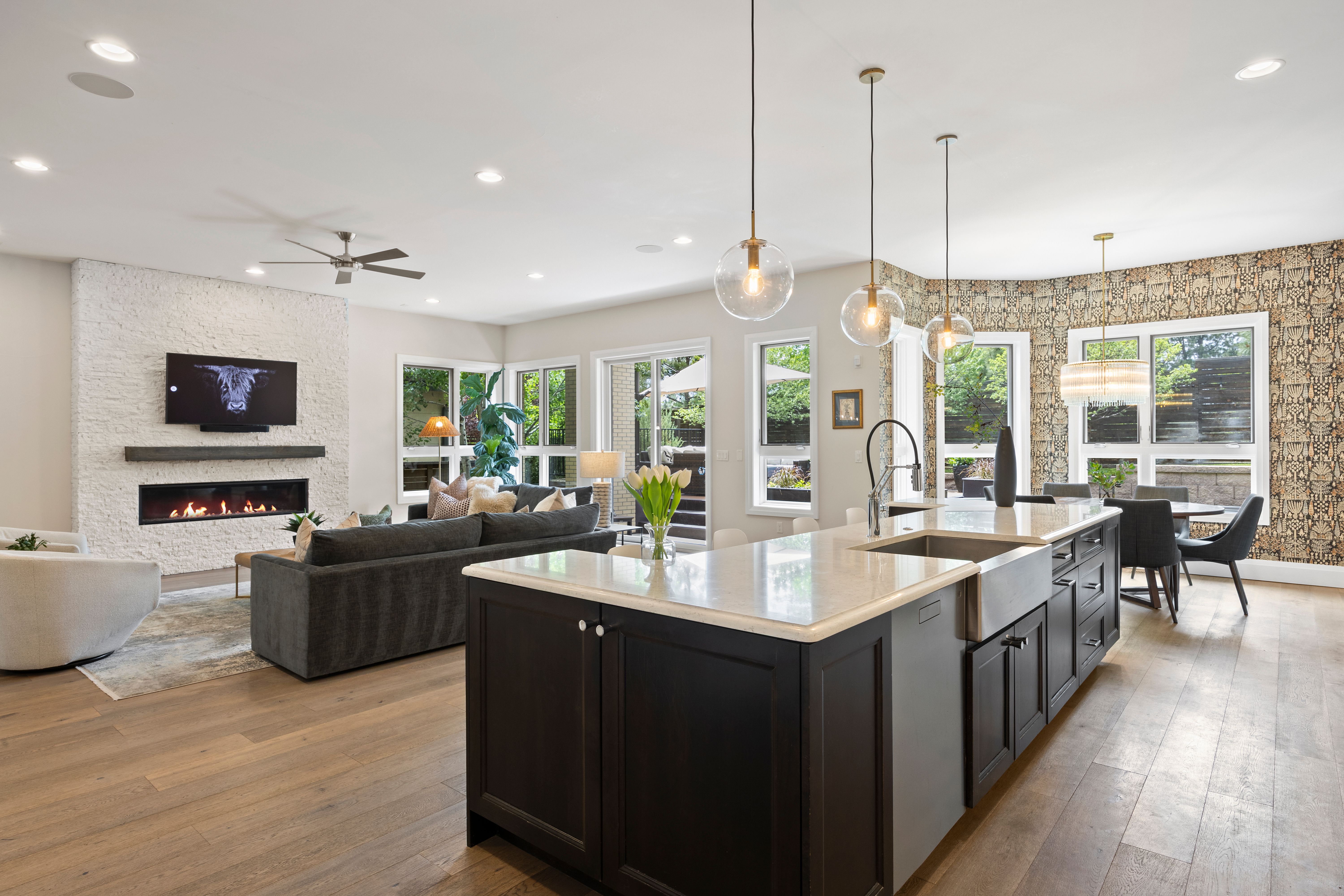  Exceptional Contemporary Move-In Ready Designed For Modern Living - 物件實景