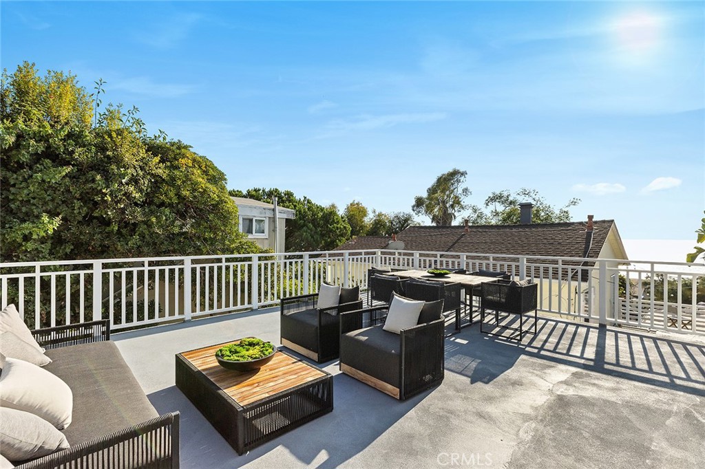 Laguna Beach, California, 92651, United States, 3 Bedrooms Bedrooms, ,2 BathroomsBathrooms,Residential,For Sale,1985330