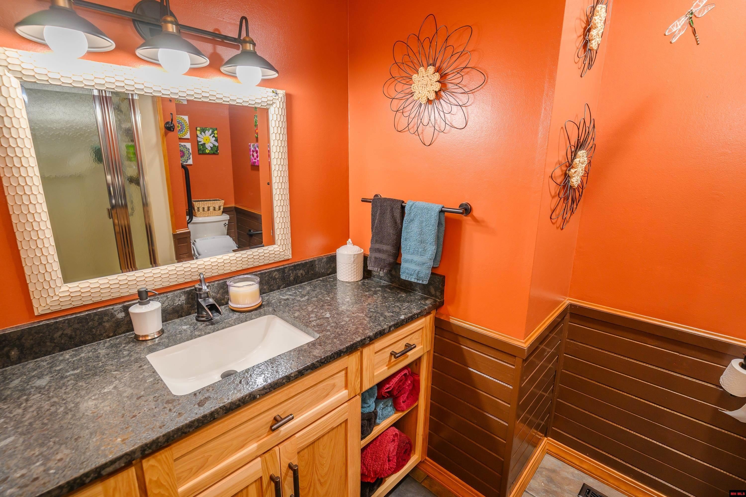 Mountain Home, Arkansas, 72653, United States, 2 Bedrooms Bedrooms, ,3 BathroomsBathrooms,Residential,For Sale,2009104