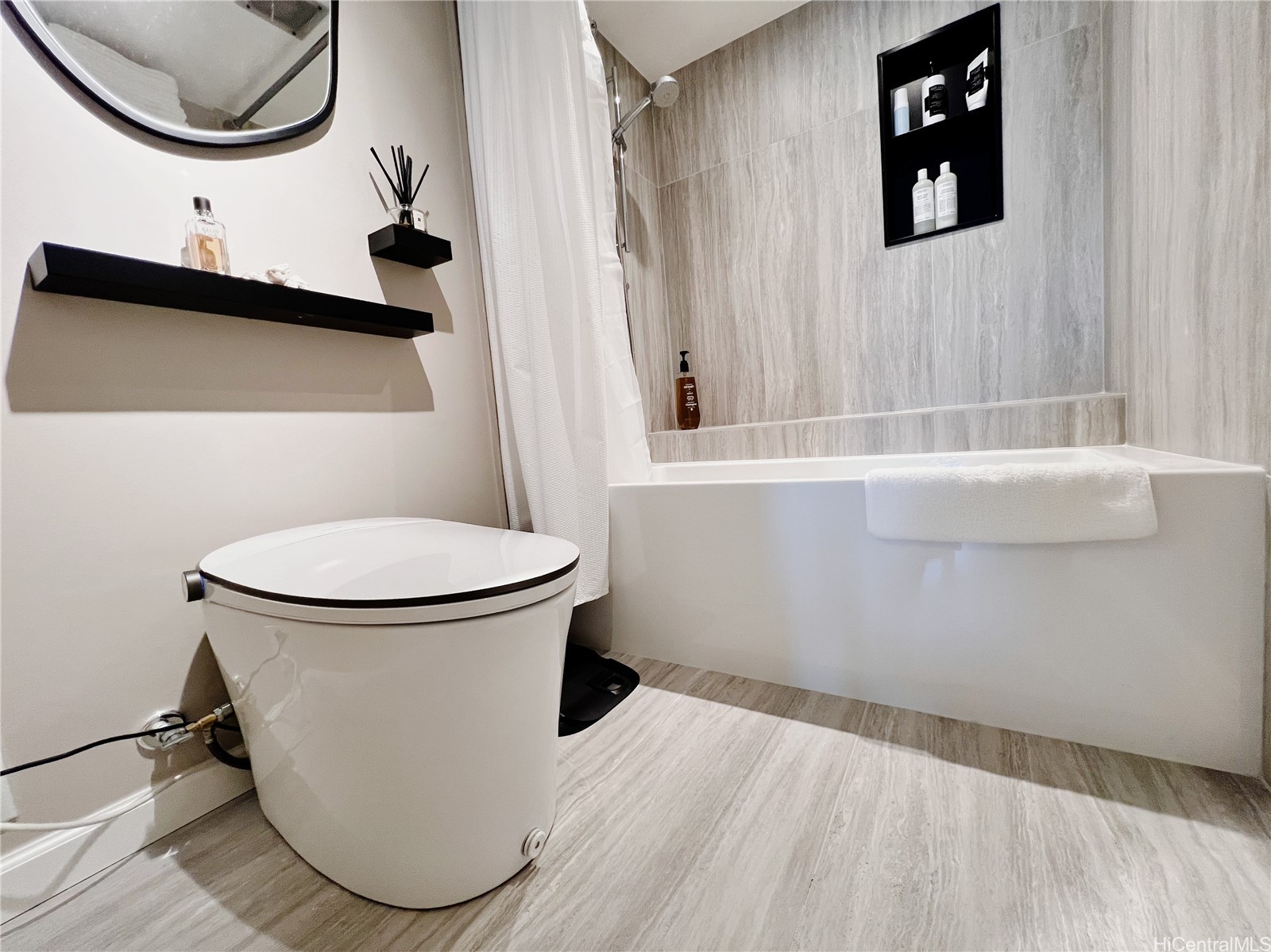 Honolulu, Hawaii, 96815, United States, 1 Bedroom Bedrooms, ,1 BathroomBathrooms,Residential,For Sale,1940342