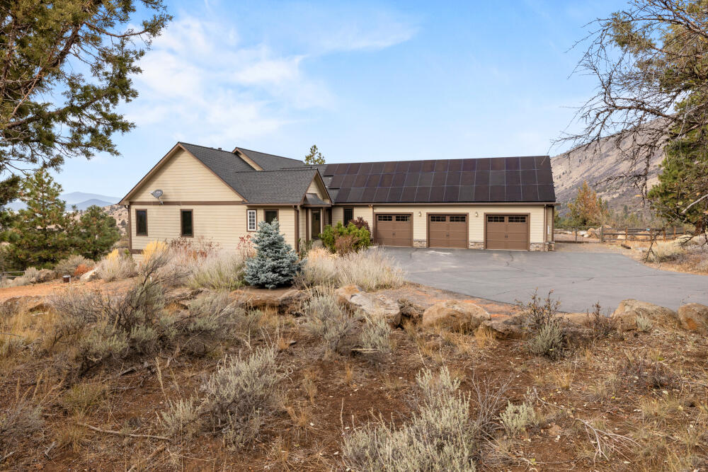 Klamath Falls, Oregon, 97601, United States, 4 Bedrooms Bedrooms, ,3 BathroomsBathrooms,Residential,For Sale,1987766