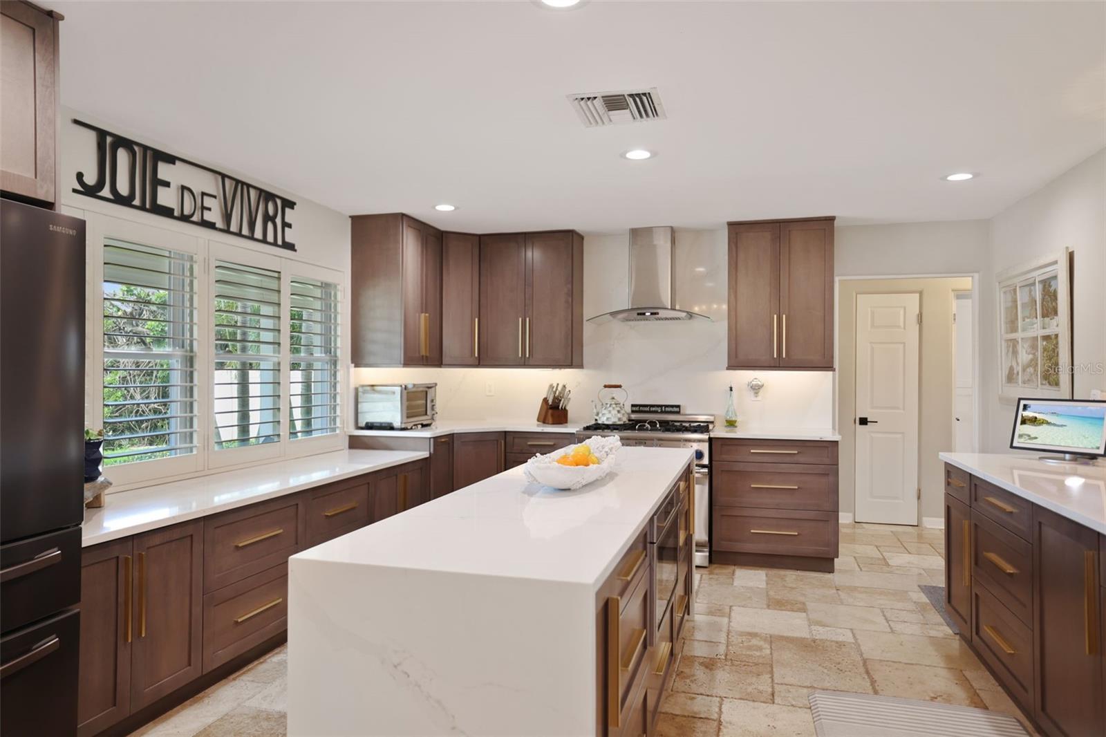 St. Petersburg, Florida, 33707, United States, 3 Bedrooms Bedrooms, ,2 BathroomsBathrooms,Residential,For Sale,1978831