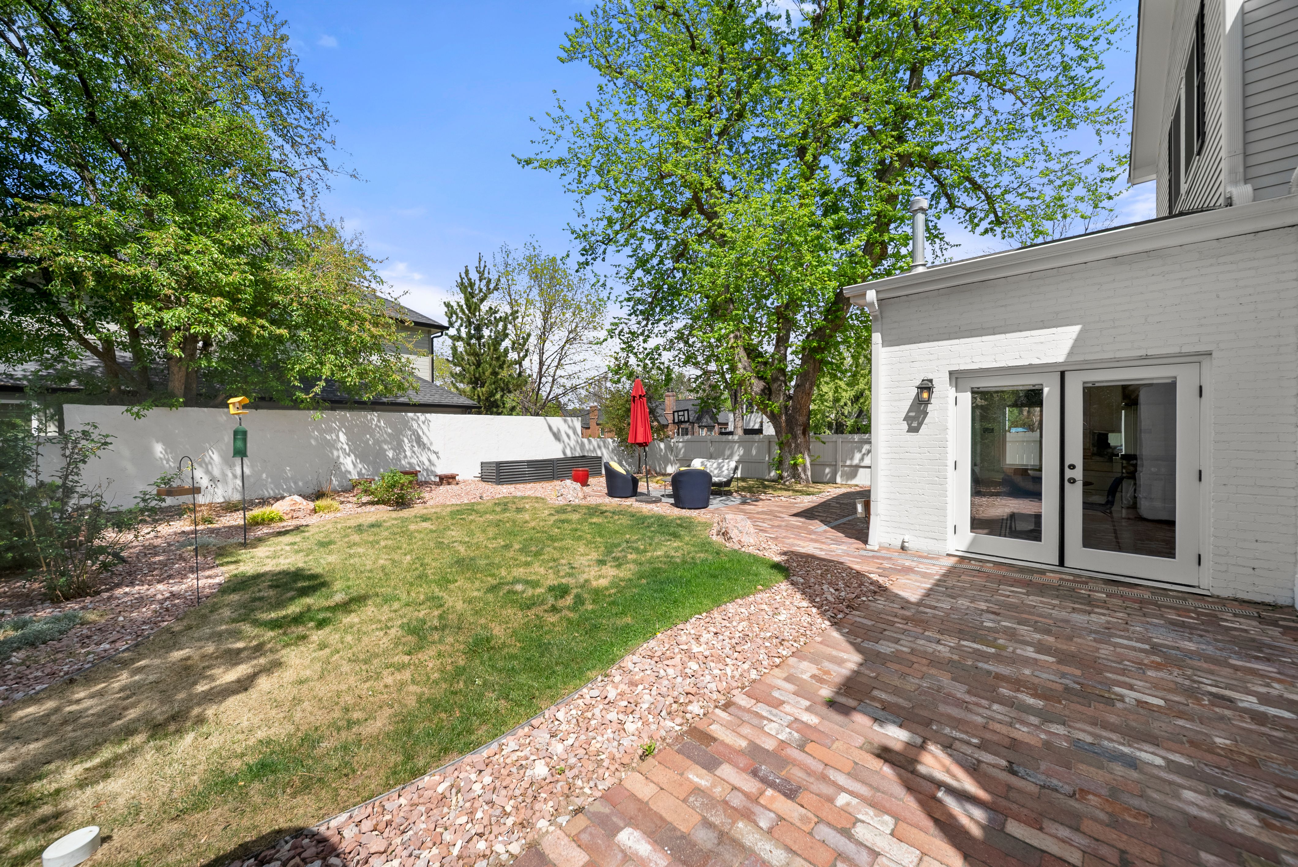  This Home Blends Historic Character with Modern Functionality - 物件實景