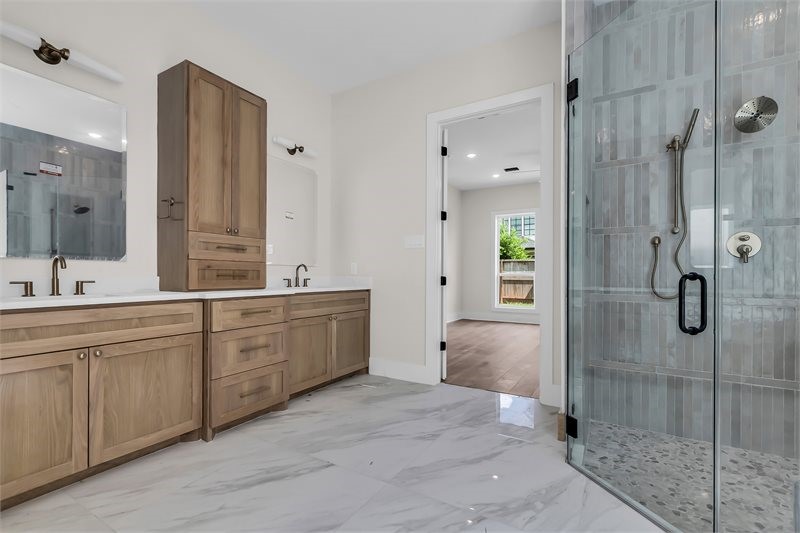 Houston, Texas, 77018, United States, 5 Bedrooms Bedrooms, ,5 BathroomsBathrooms,Residential,For Sale,1827825