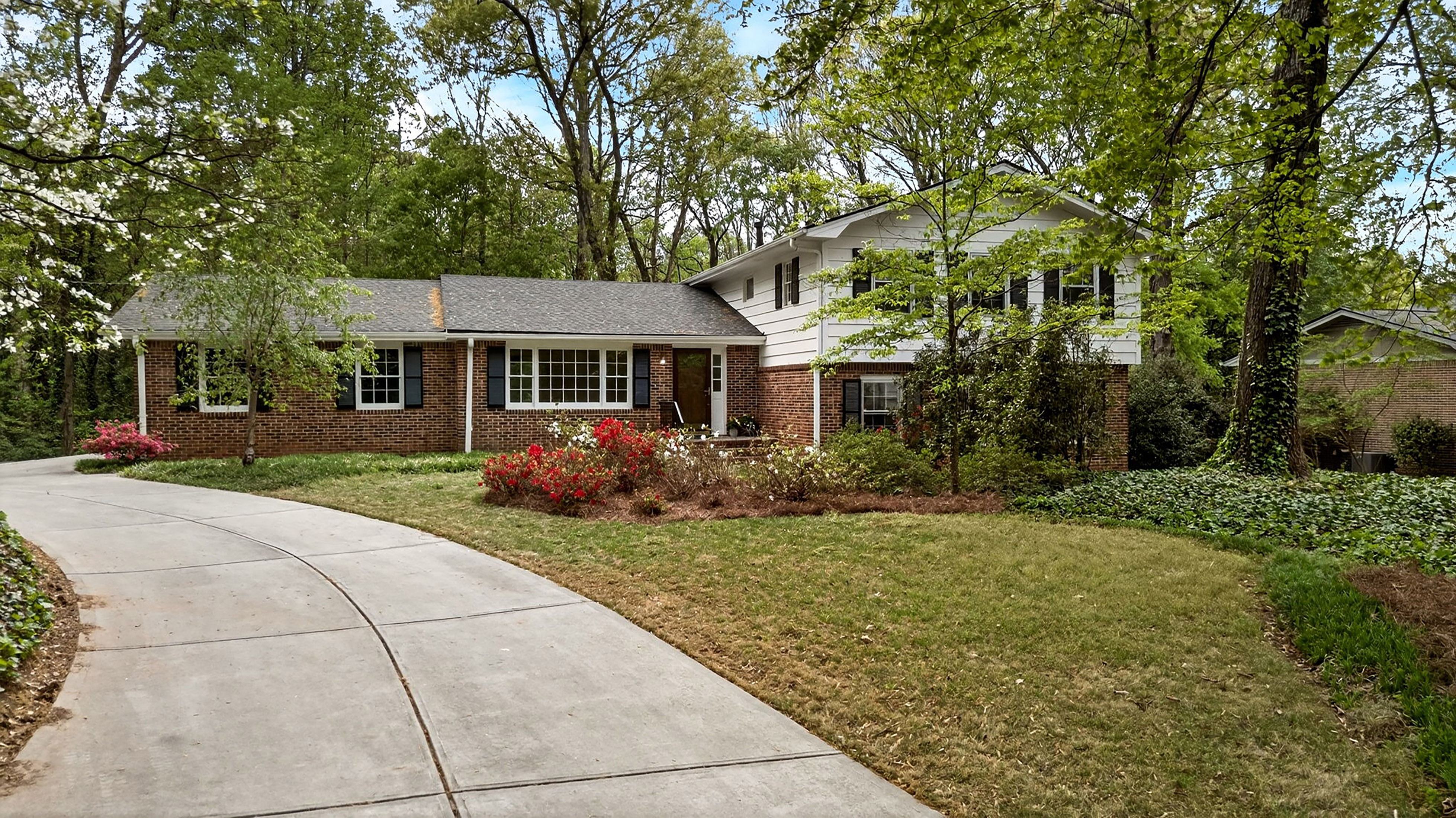  Thoughtfully Expanded and Updated Dunwoody Home on Wooded 0.82+/- Acre Lot - 物件實景