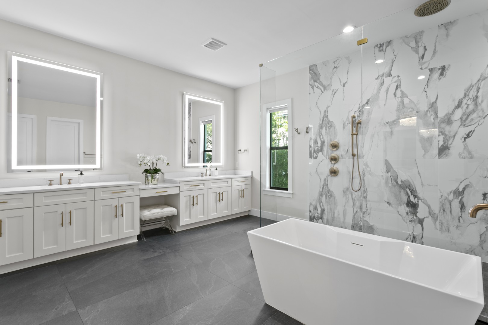 Tampa, Florida, 33609, United States, 5 Bedrooms Bedrooms, ,5 BathroomsBathrooms,Residential,For Sale,2008551