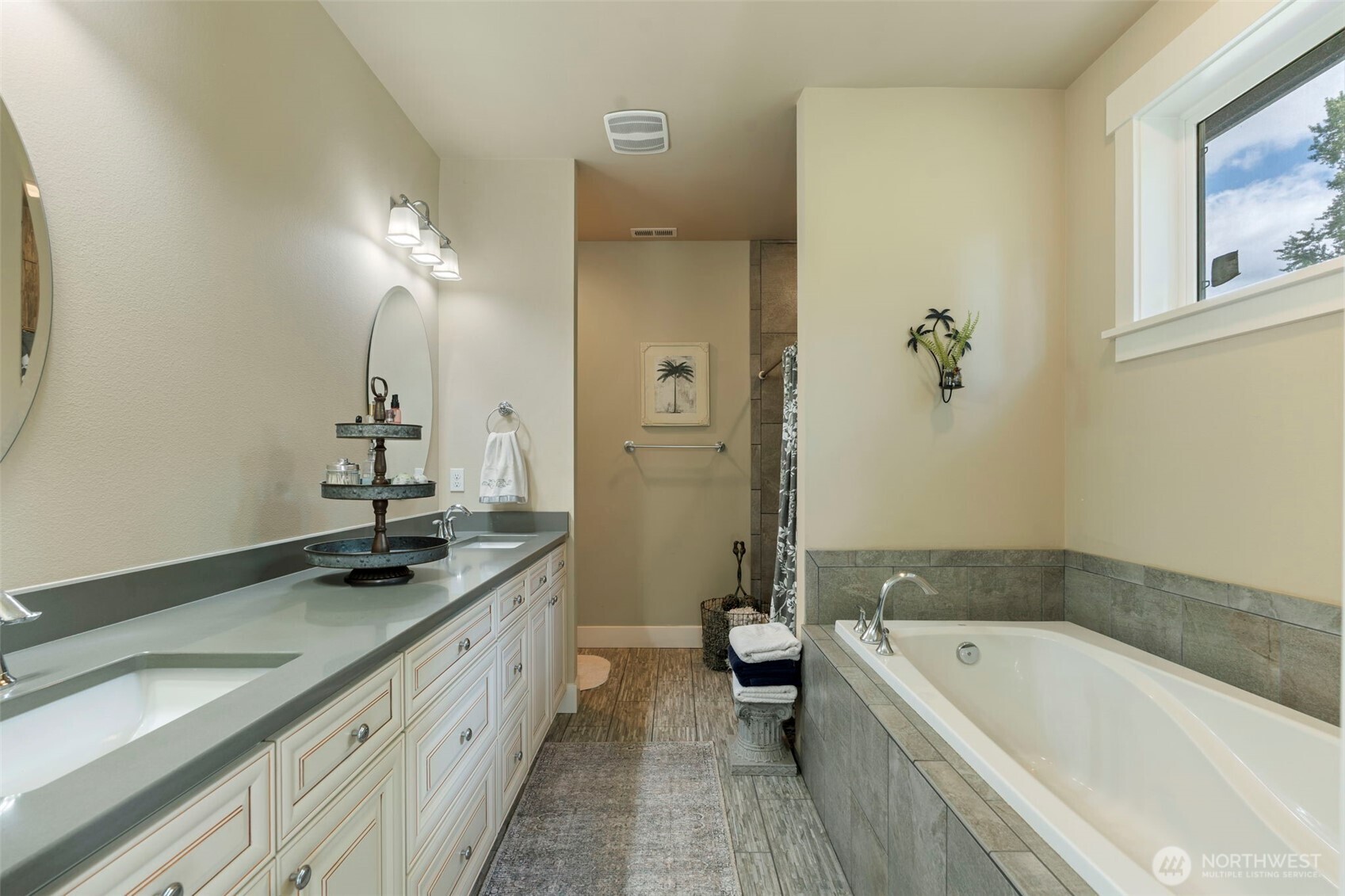 Chehalis, Washington, 98532, United States, 3 Bedrooms Bedrooms, ,3 BathroomsBathrooms,Residential,For Sale,1879305