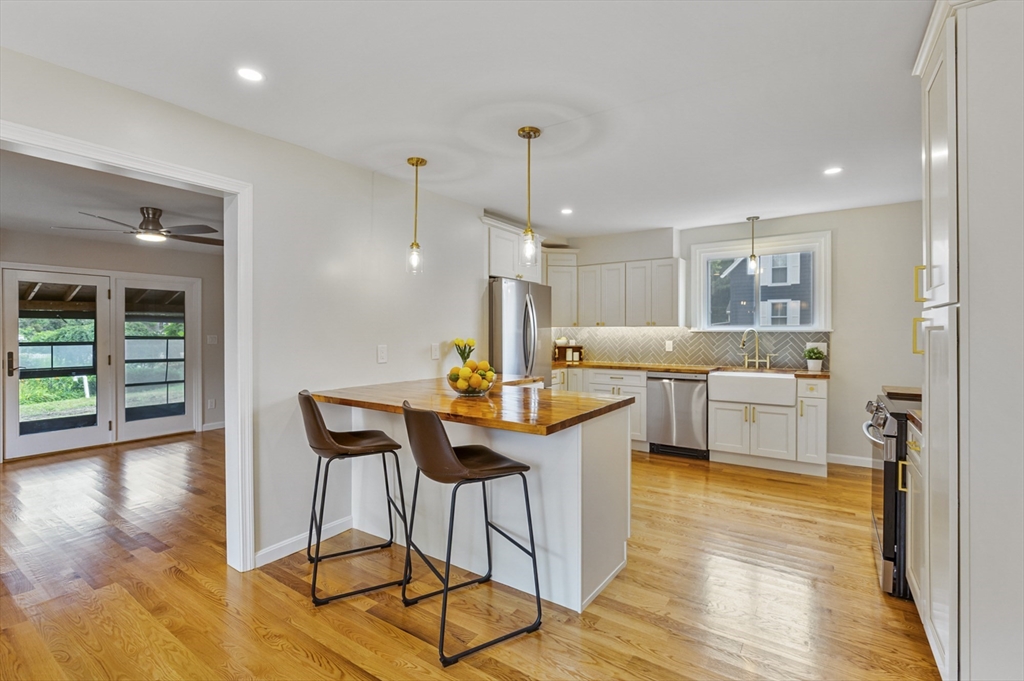 Hamilton, Massachusetts, 01982, United States, 3 Bedrooms Bedrooms, ,2 BathroomsBathrooms,Residential,For Sale,1934634