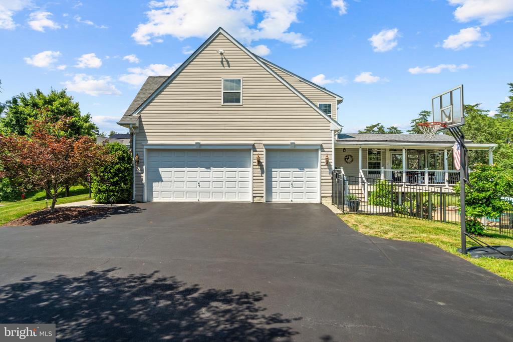 Broadlands, Virginia, 20148, United States, 5 Bedrooms Bedrooms, ,5 BathroomsBathrooms,Residential,For Sale,1977540