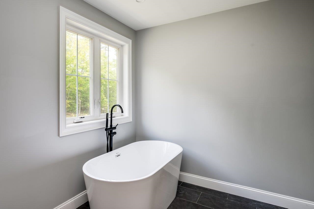 Weare, New Hampshire, 03281, United States, 4 Bedrooms Bedrooms, ,4 BathroomsBathrooms,Residential,For Sale,1908360