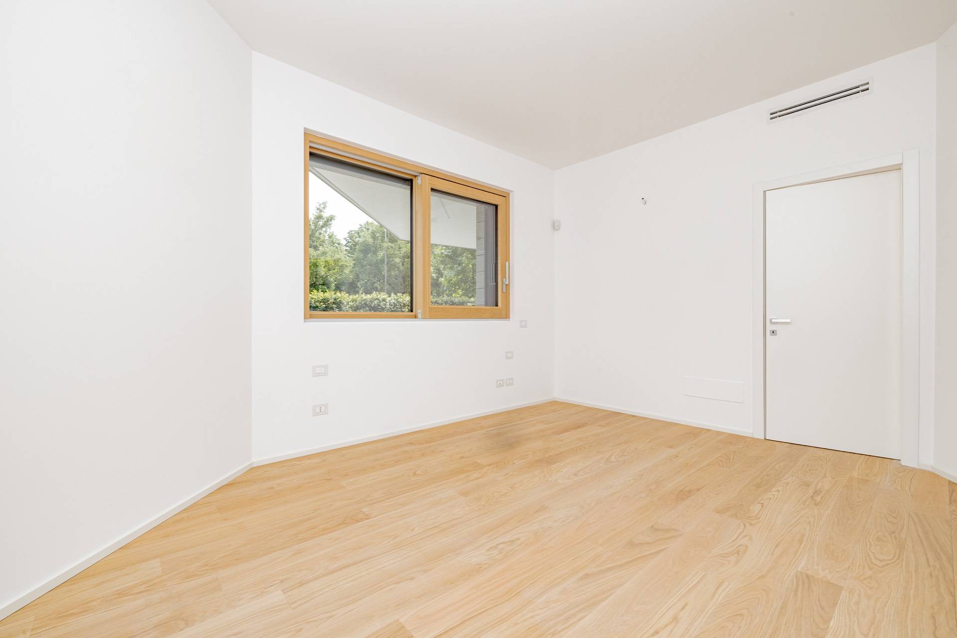 Monza, Monza e Brianza, 20052, IT, 3 Bedrooms Bedrooms, ,3 BathroomsBathrooms,Residential,For Sale,1877596