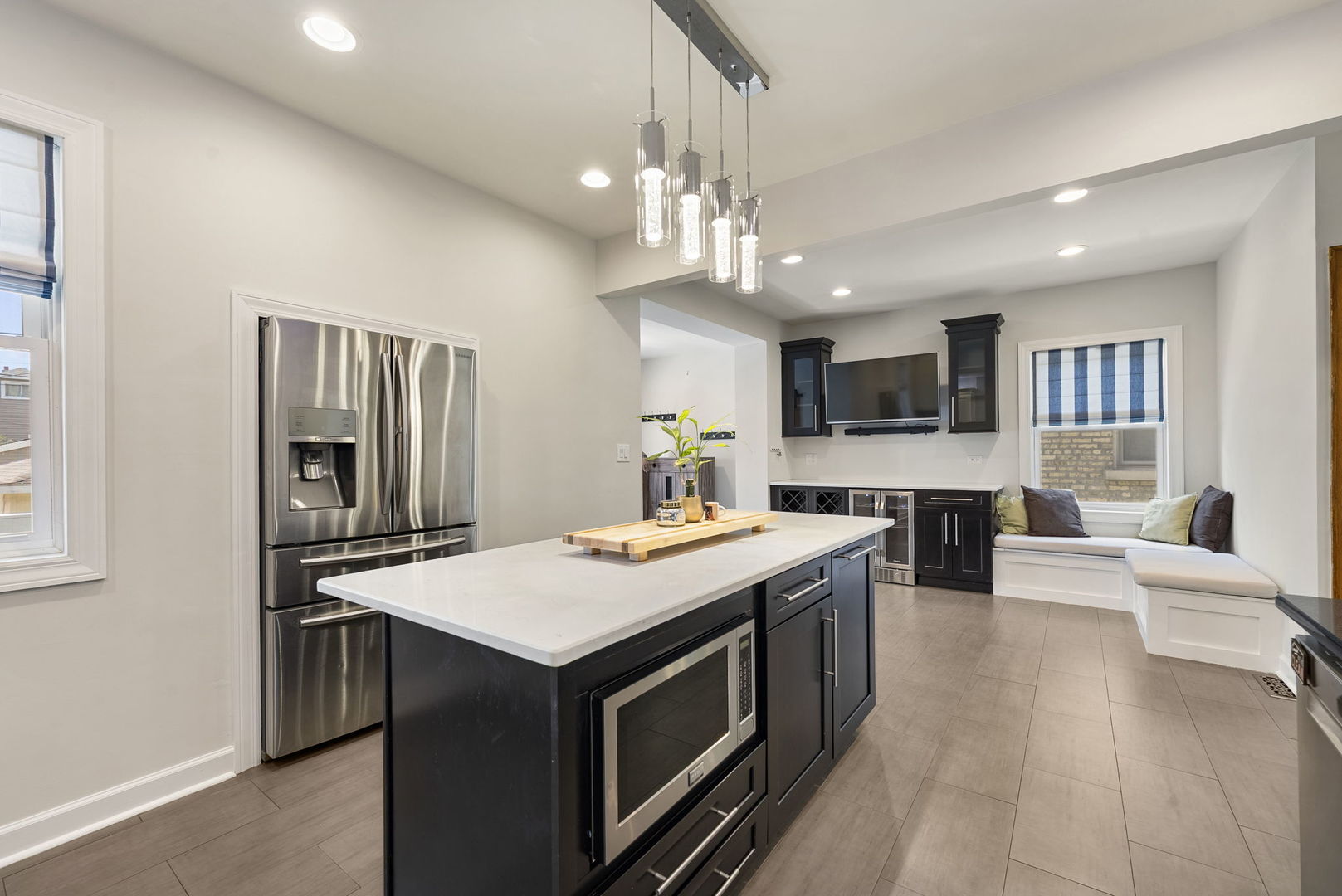 Chicago, Illinois, 60641, United States, 4 Bedrooms Bedrooms, ,3 BathroomsBathrooms,Residential,For Sale,1940244