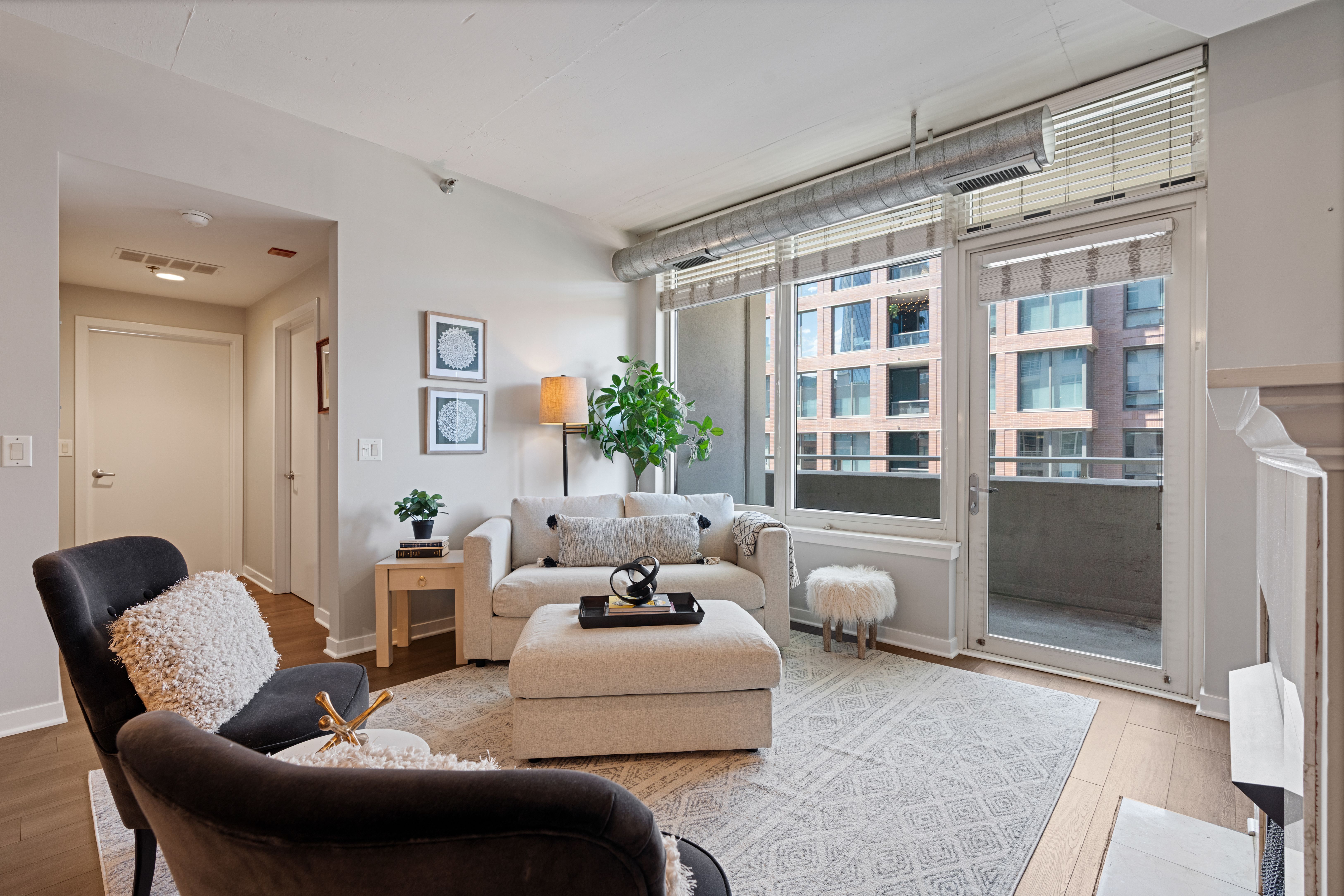  Spacious and Bright One Bedroom Condo in Perfect West Loop Location - 物件實景