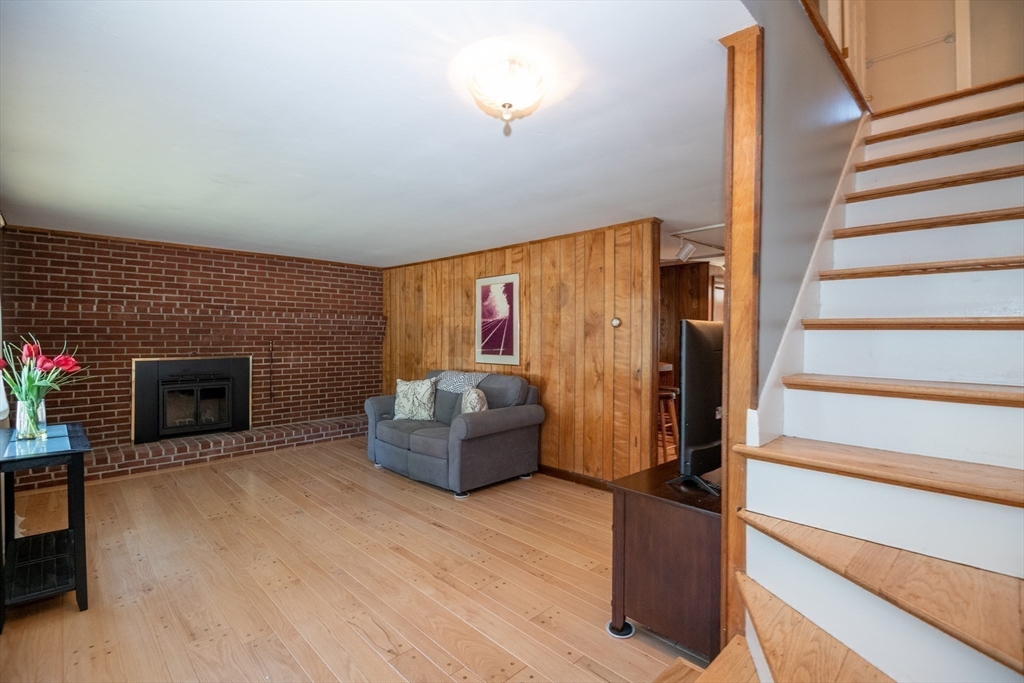 Salem, Massachusetts, 01970, United States, 2 Bedrooms Bedrooms, ,2 BathroomsBathrooms,Residential,For Sale,1944835