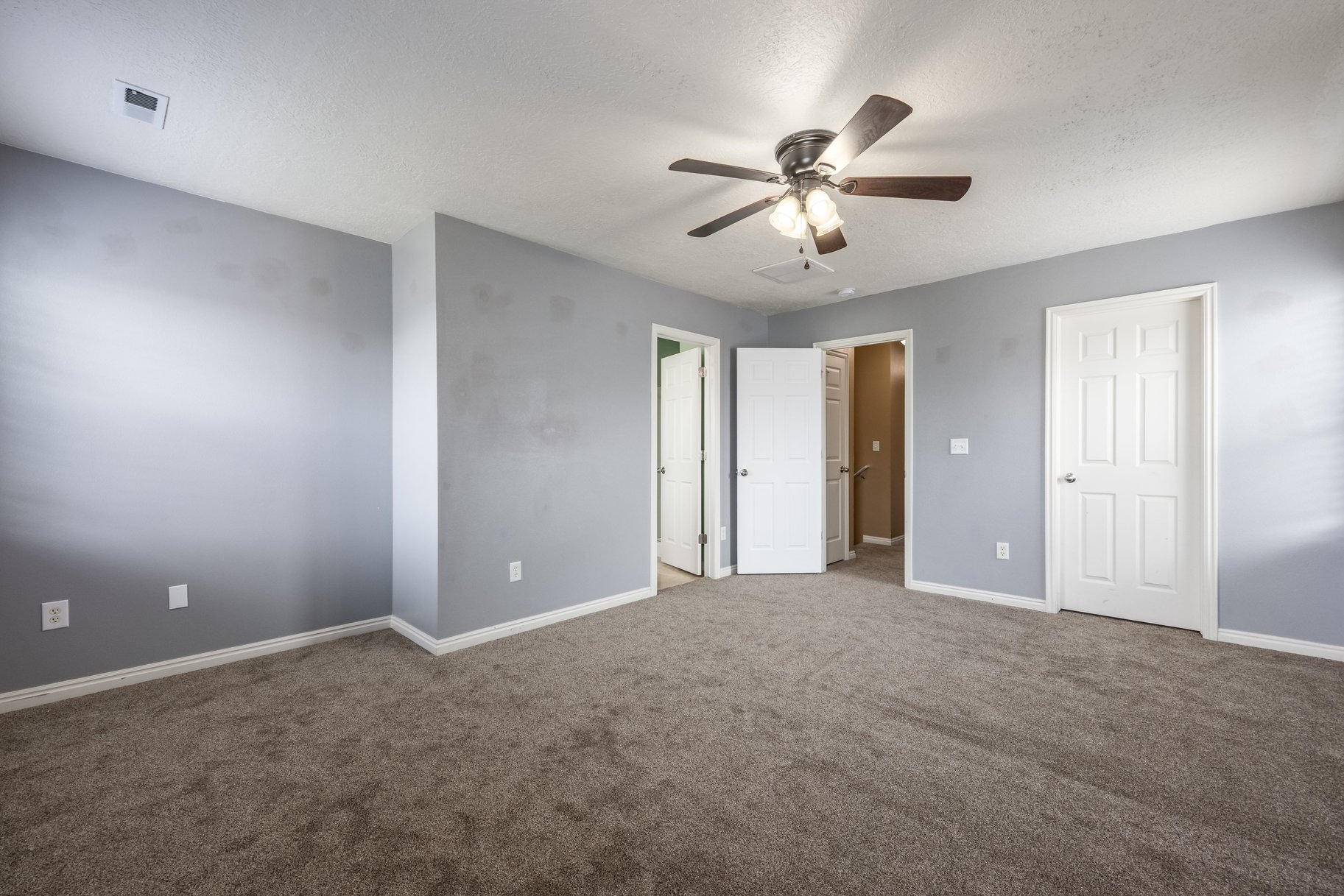  The Perfect Place to Call Home – Updated, Spacious & Move-In Ready - 物件實景