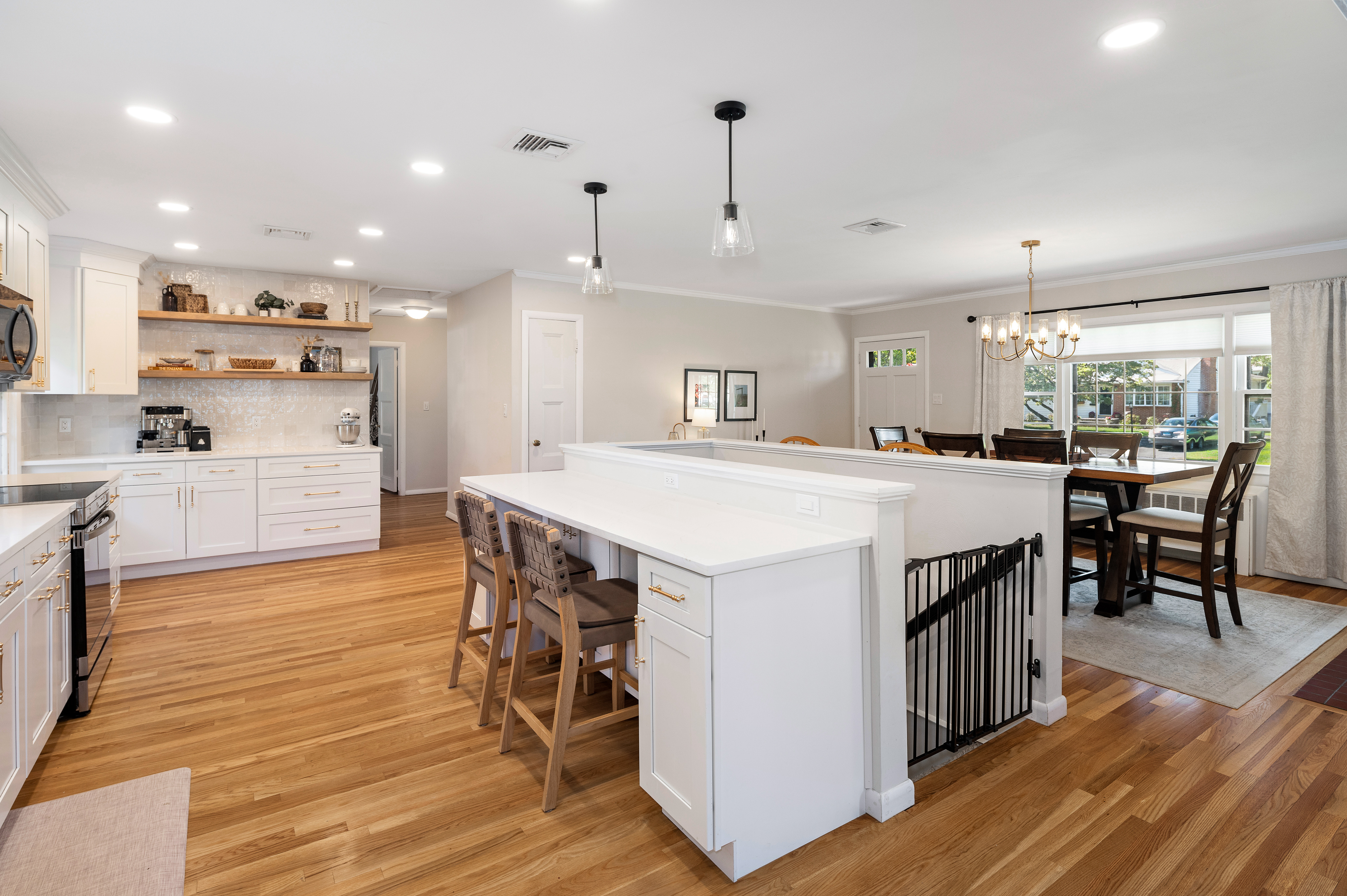  Fully modernized 3-bedroom ranch in a quiet, beautiful neighborhood. - 物件實景