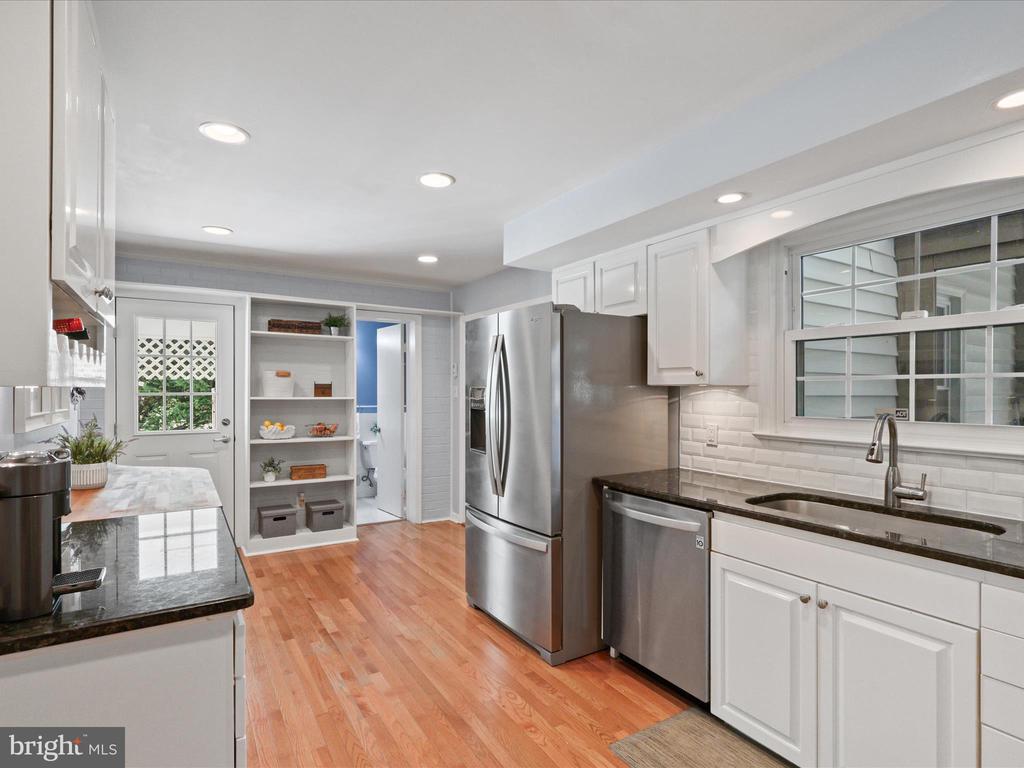 Springfield, Virginia, 22152, United States, 4 Bedrooms Bedrooms, ,3 BathroomsBathrooms,Residential,For Sale,1921904