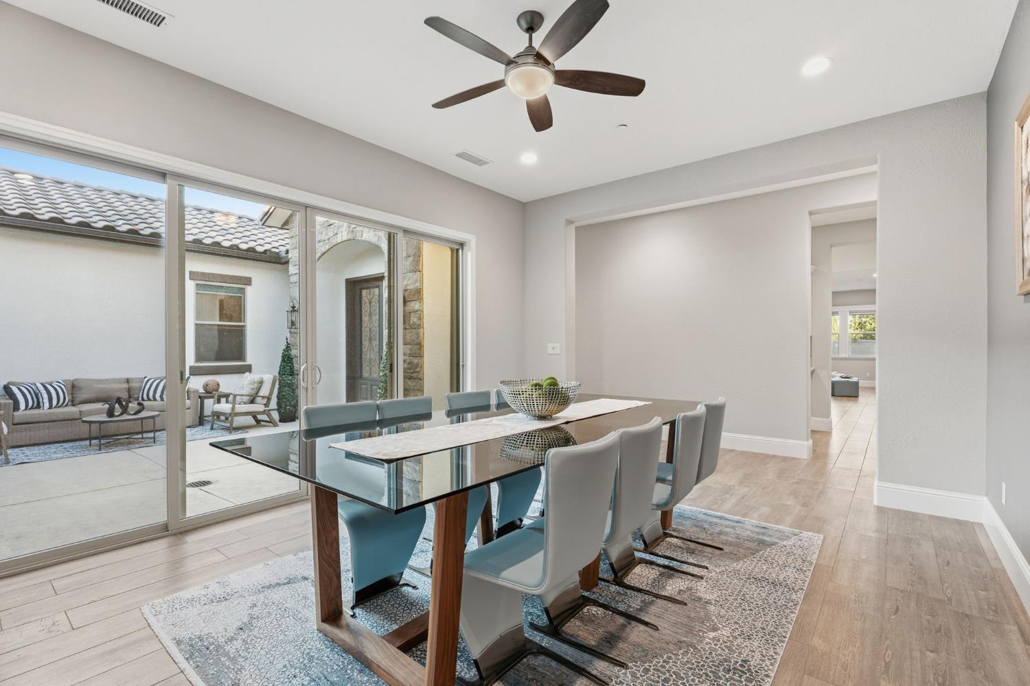 Clovis, California, 93619, United States, 4 Bedrooms Bedrooms, ,4 BathroomsBathrooms,Residential,For Sale,2010816