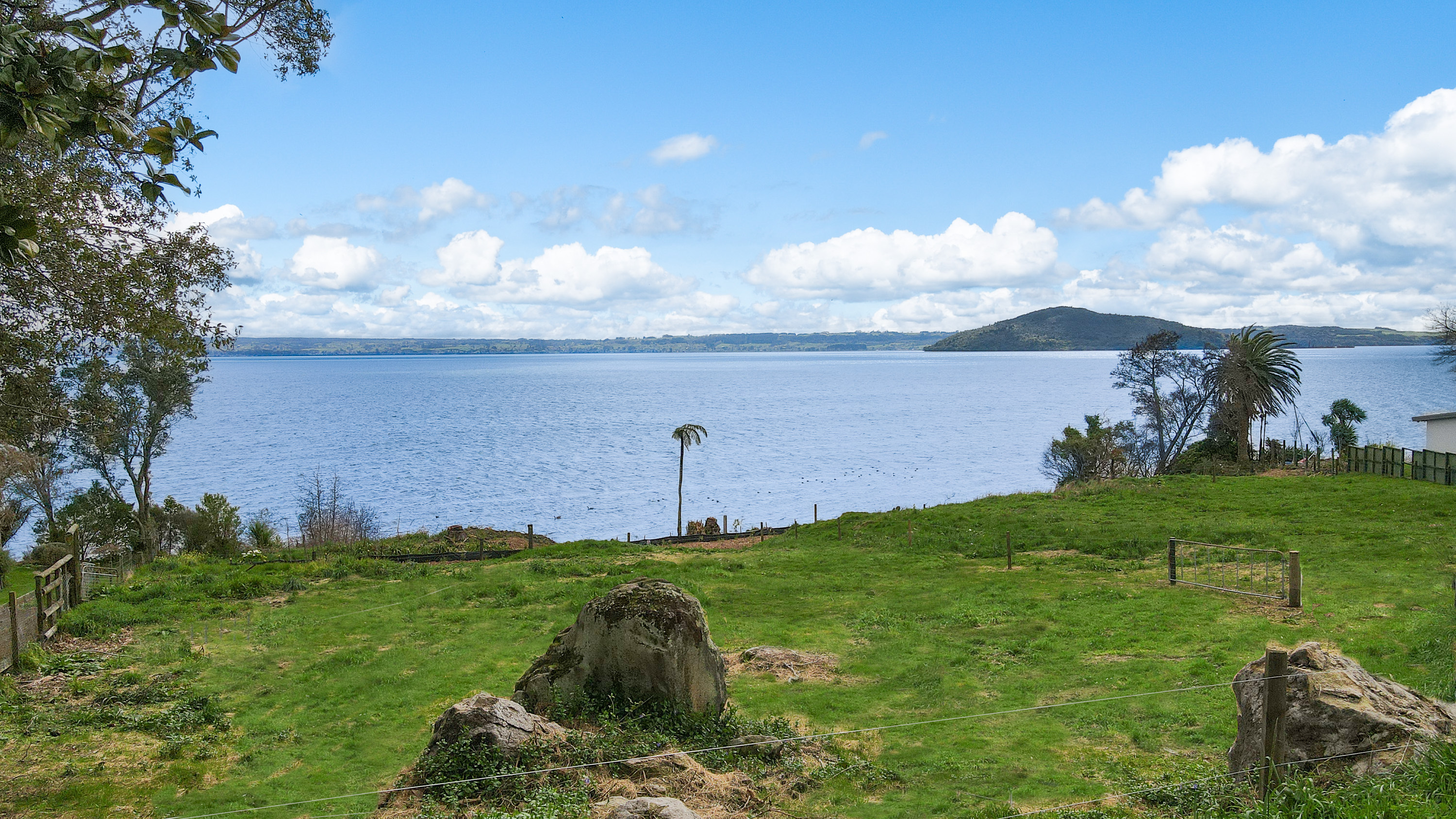  Lakefront Living at Hinemoa Point - 物件實景