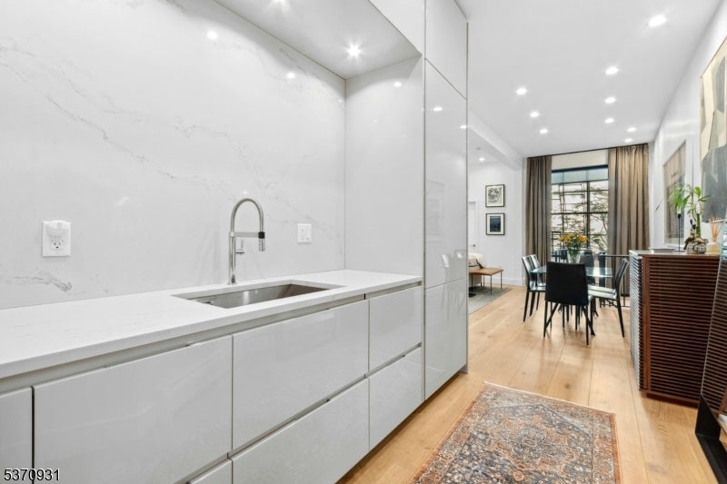 Jersey City, New Jersey, 07302, United States, 1 Bedroom Bedrooms, ,2 BathroomsBathrooms,Residential,For Sale,1942665