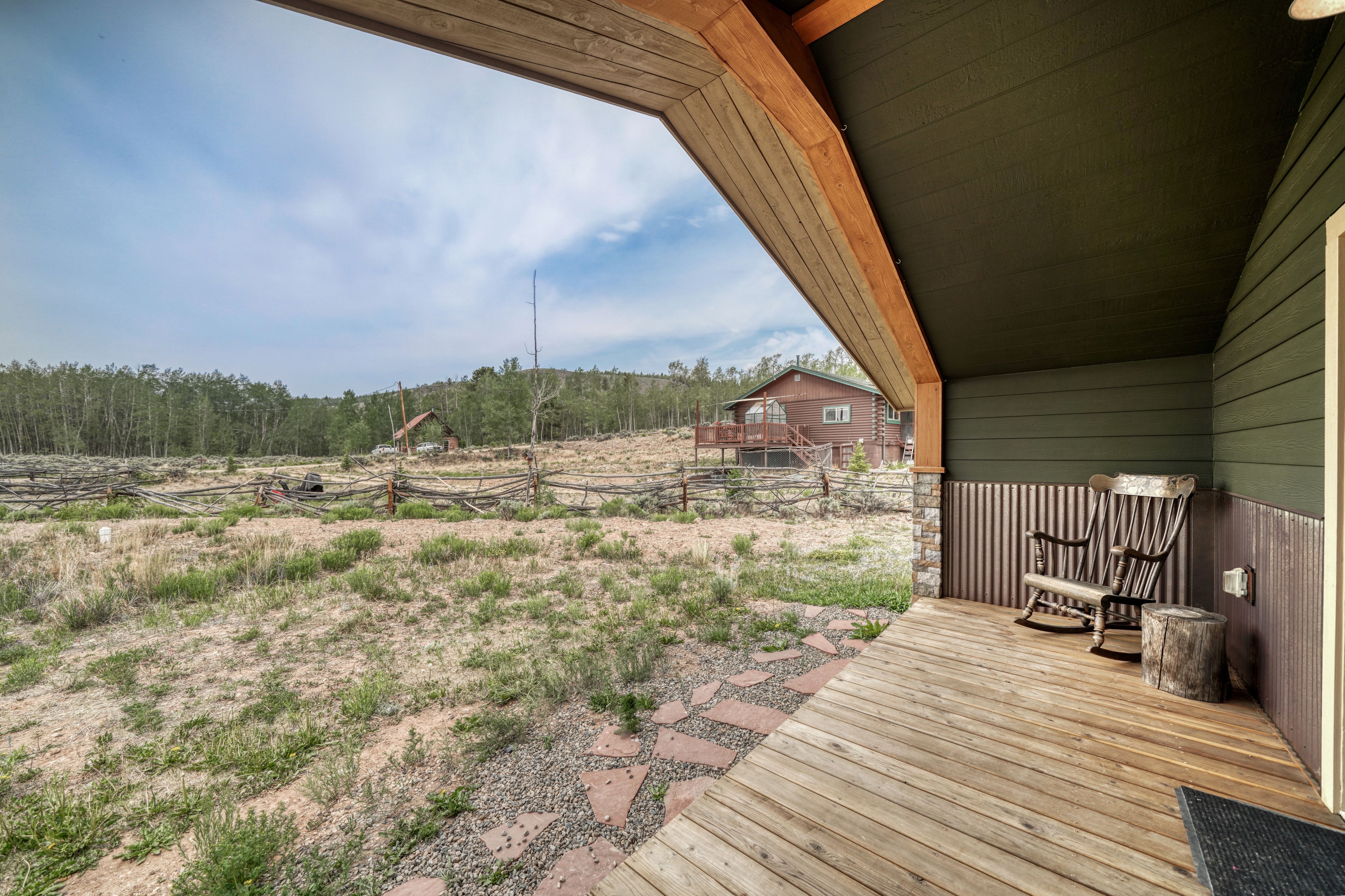 Remodeled Beaver Lakes Chalet with Lake & Mountain Views - 物件實景