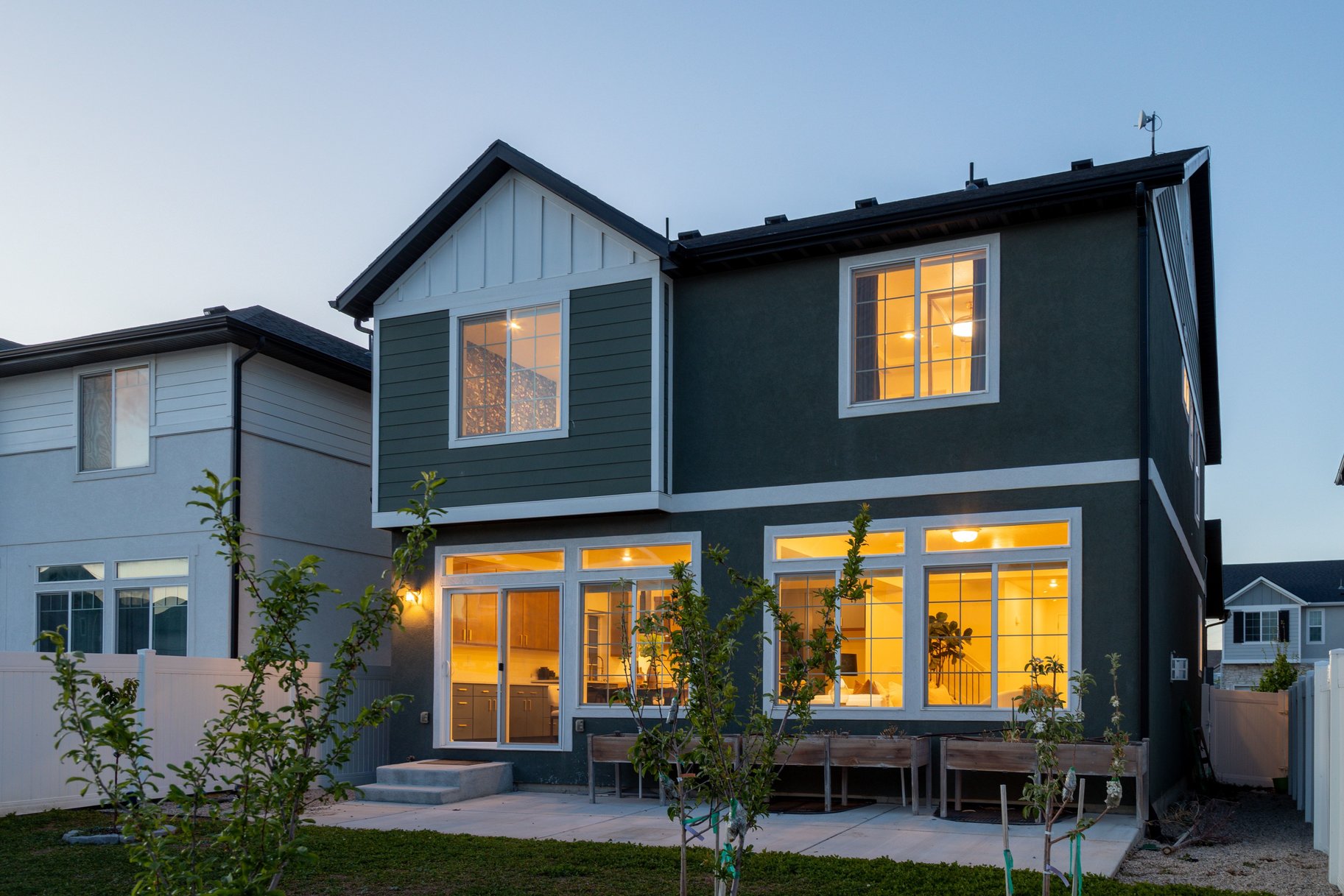  Fresh, Bright & Beautiful 2-Story Home - 物件實景