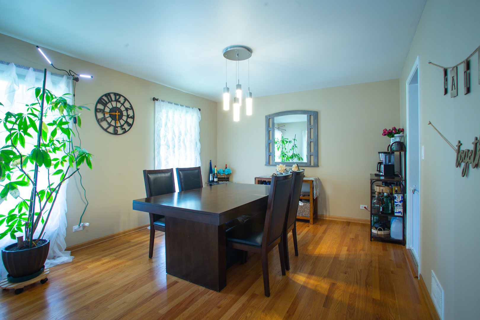 Barrington, Illinois, 60010, United States, 4 Bedrooms Bedrooms, ,3 BathroomsBathrooms,Residential,For Sale,1989548