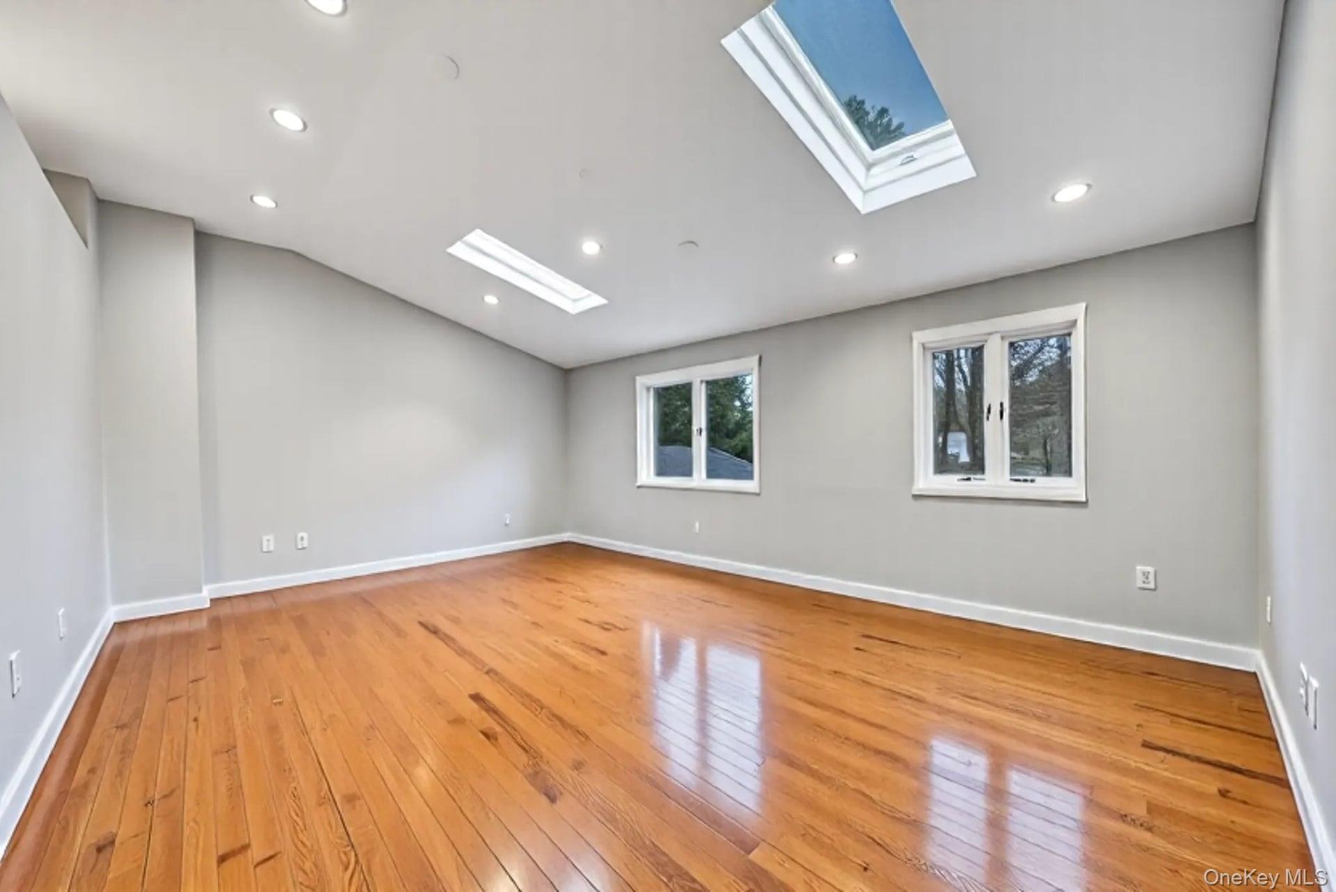Lindenhurst, New York, 11757, United States, 5 Bedrooms Bedrooms, ,3 BathroomsBathrooms,Residential,For Sale,1917845