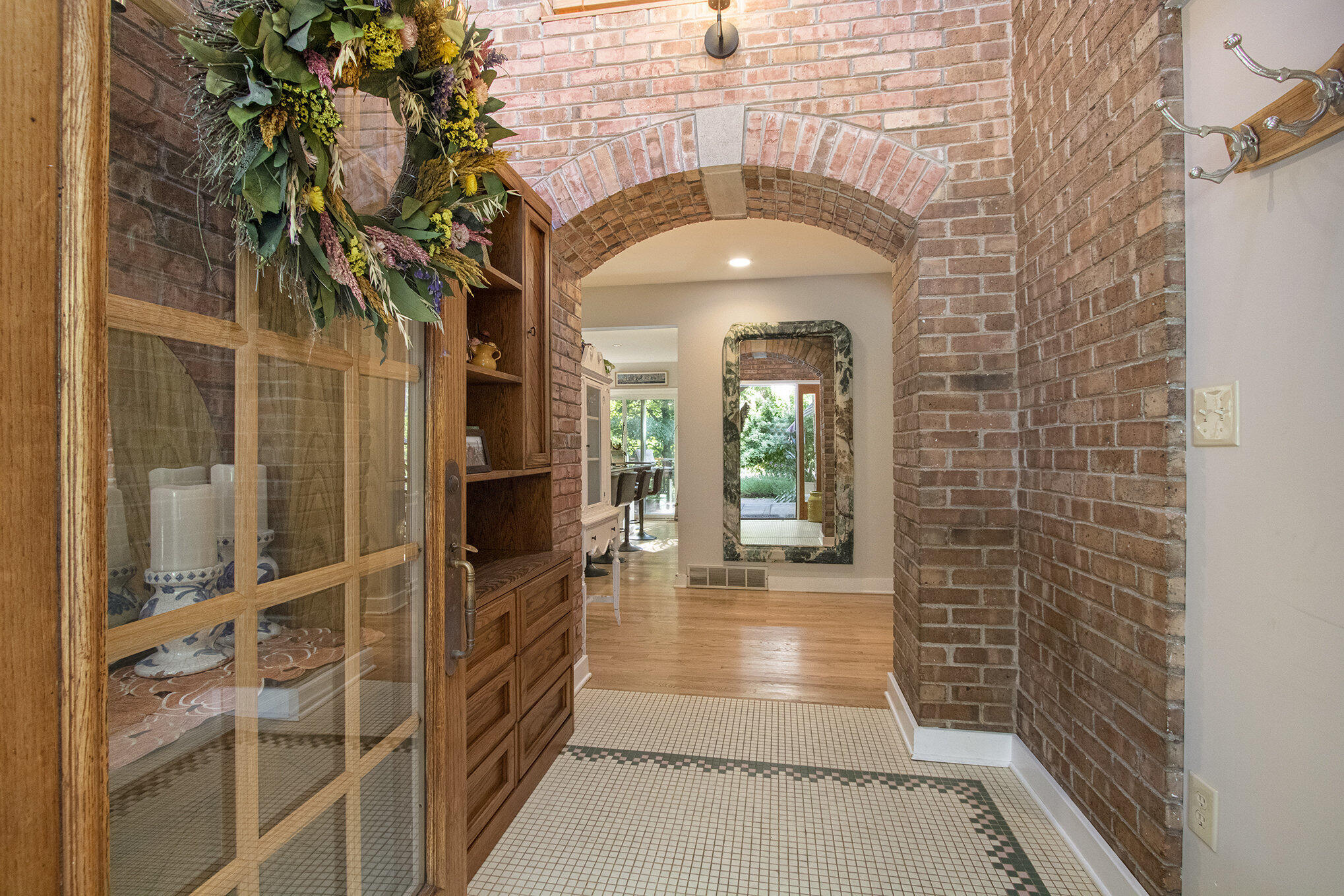 St. Joseph, Michigan, 49085, United States, 5 Bedrooms Bedrooms, ,4 BathroomsBathrooms,Residential,For Sale,1960550