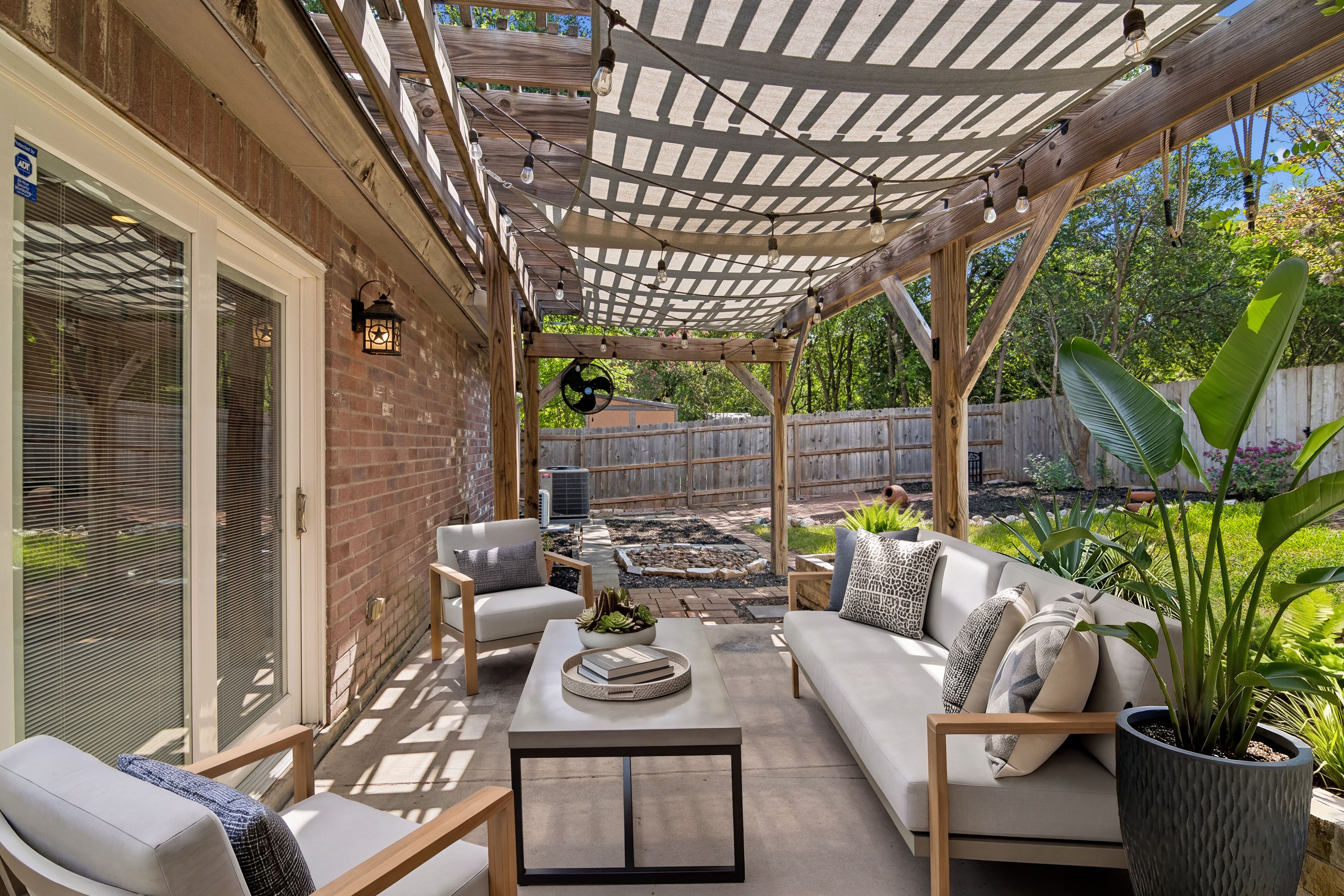  Stylish One-Story in Parkwood - 物件實景