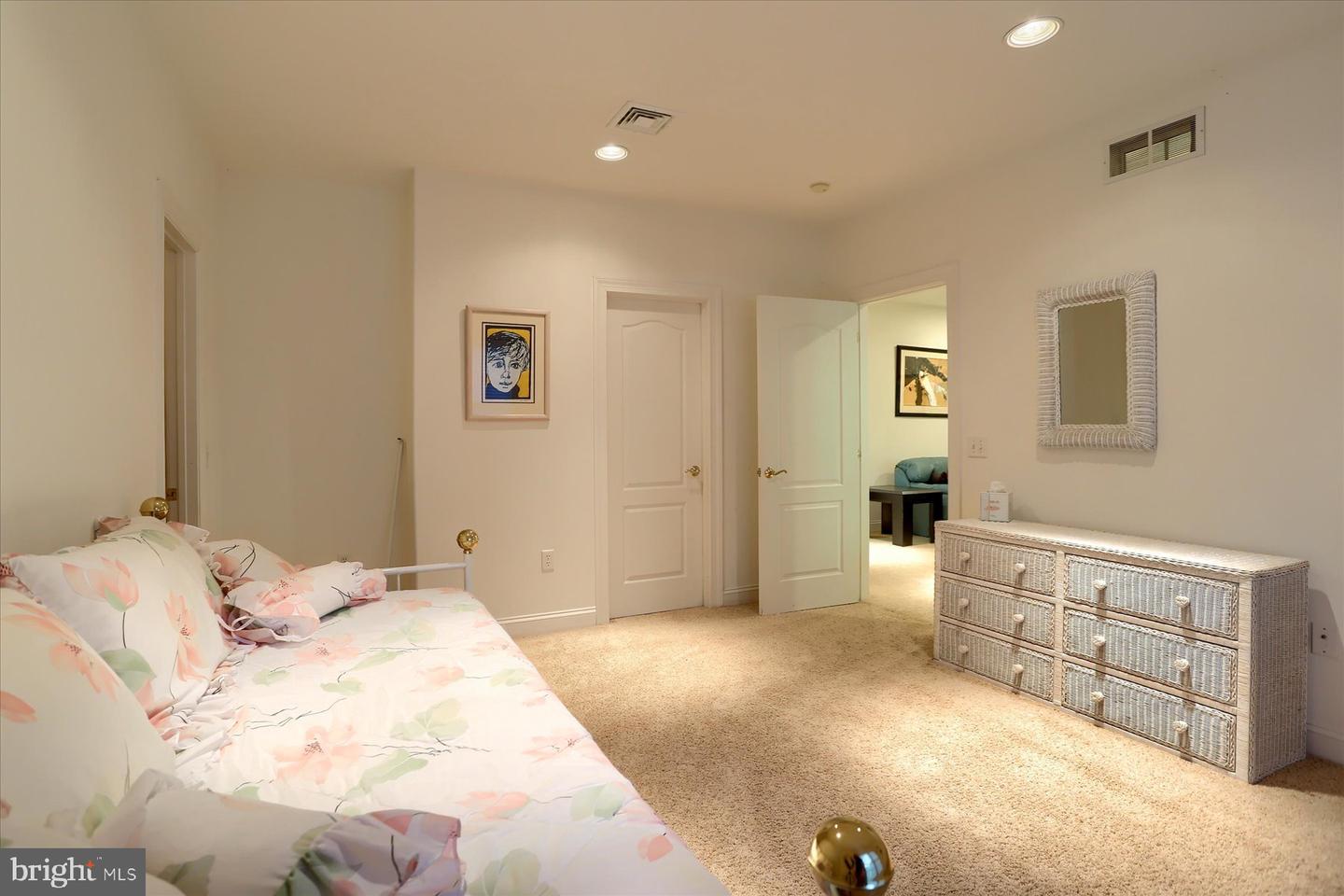 Lemoyne, Pennsylvania, 17043, United States, 5 Bedrooms Bedrooms, ,5 BathroomsBathrooms,Residential,For Sale,1942192