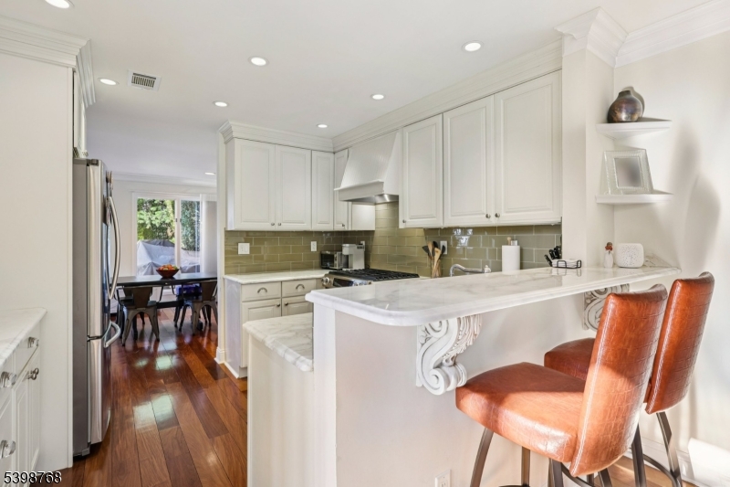 Wayne Twp., New Jersey, 07470, United States, 2 Bedrooms Bedrooms, ,3 BathroomsBathrooms,Residential,For Sale,2002003