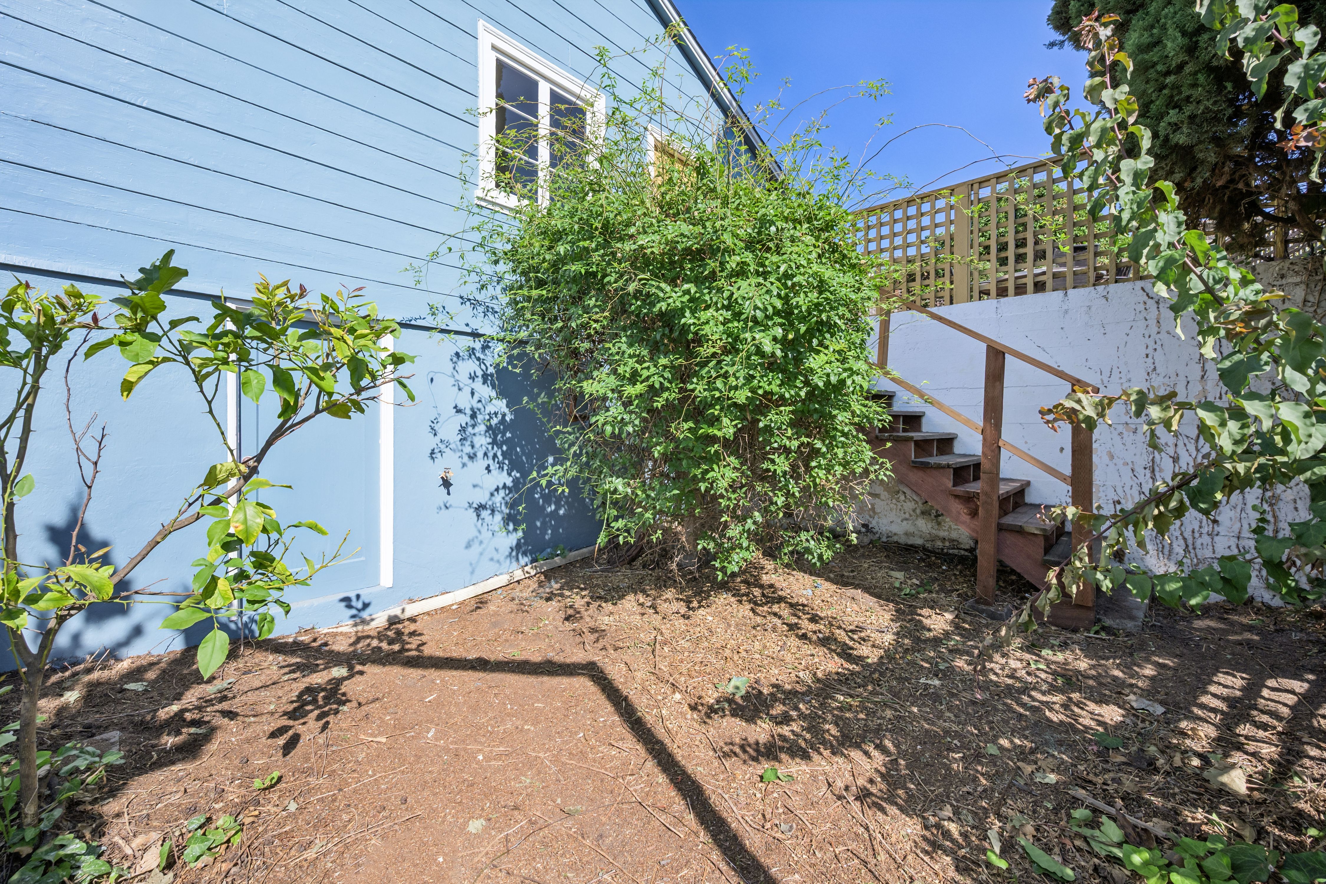  Spacious Corner-Lot Residence Offering Flexible Living Near Lake Merritt - 物件實景