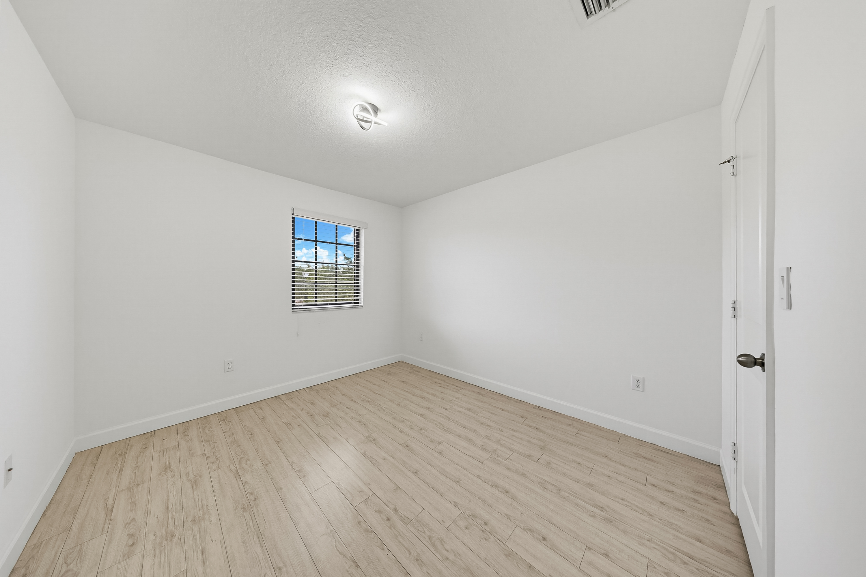  476 NE 194th Ter, Miami, FL, 33179 - 物件實景