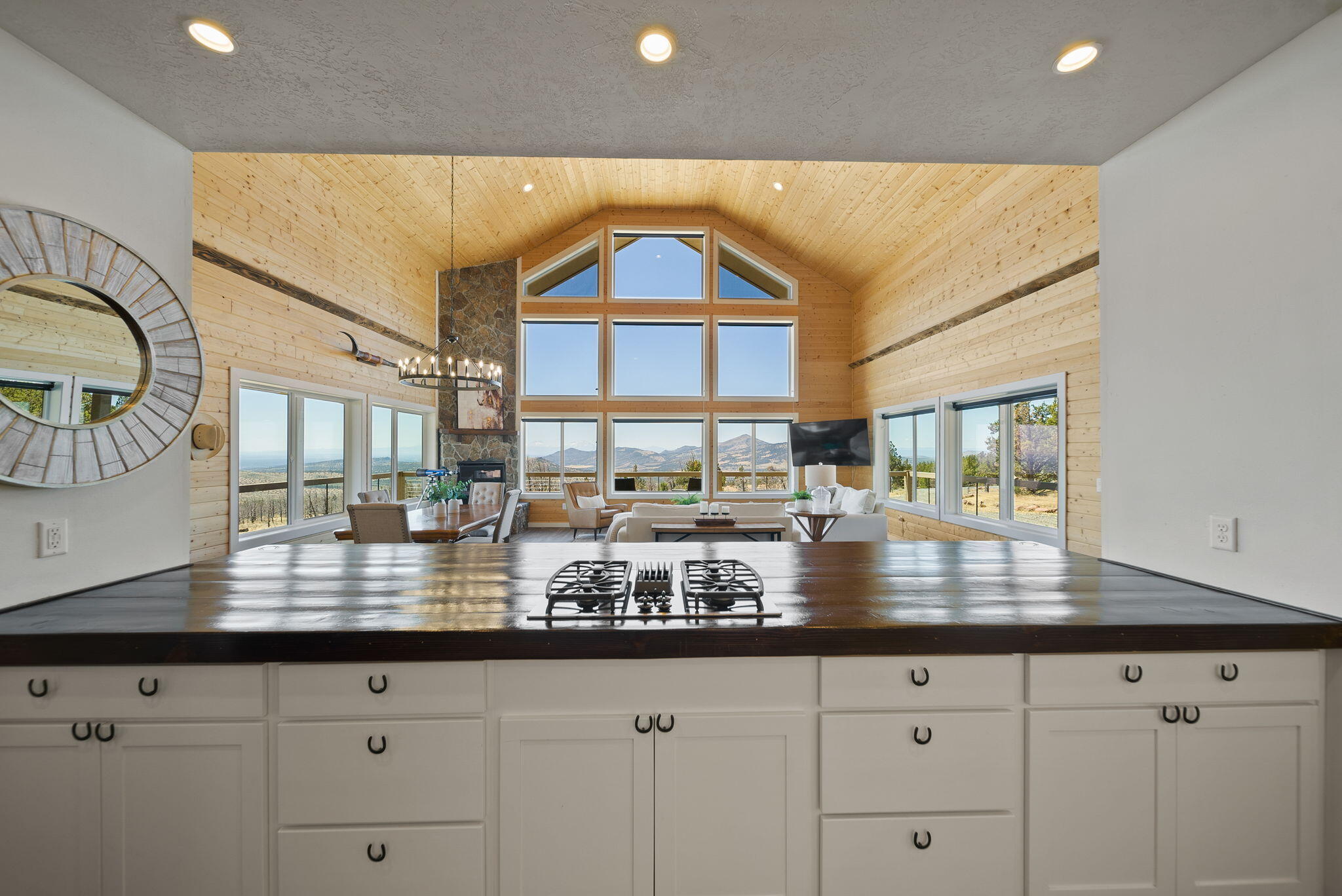 Prineville, Oregon, 97754, United States, 4 Bedrooms Bedrooms, ,3 BathroomsBathrooms,Residential,For Sale,1902068