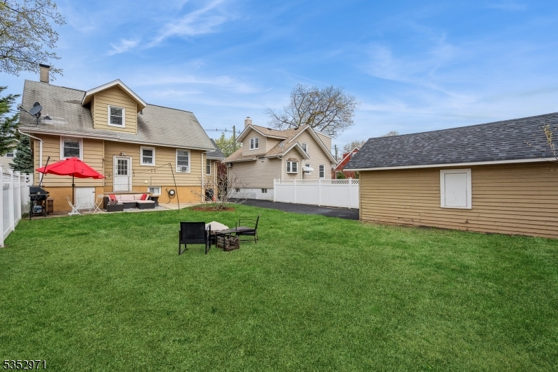 Ridgefield Boro, New Jersey, 07657, United States, 3 Bedrooms Bedrooms, ,2 BathroomsBathrooms,Residential,For Sale,1907428