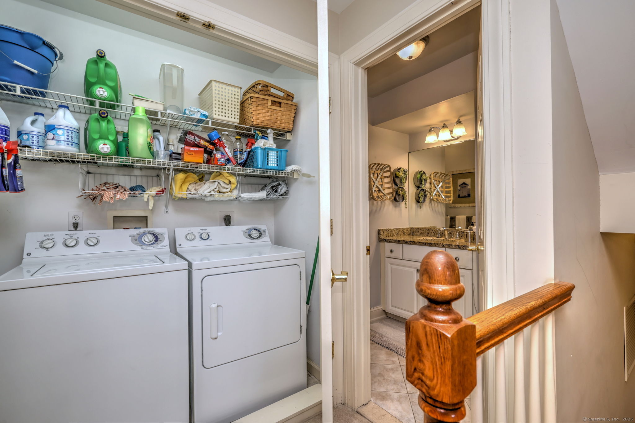 Shelton, Connecticut, 06484, United States, 2 Bedrooms Bedrooms, ,3 BathroomsBathrooms,Residential,For Sale,1933368