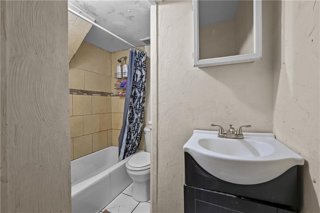 Woonsocket, Rhode Island, 02895, United States, 7 Bedrooms Bedrooms, ,3 BathroomsBathrooms,Residential,For Sale,1935382