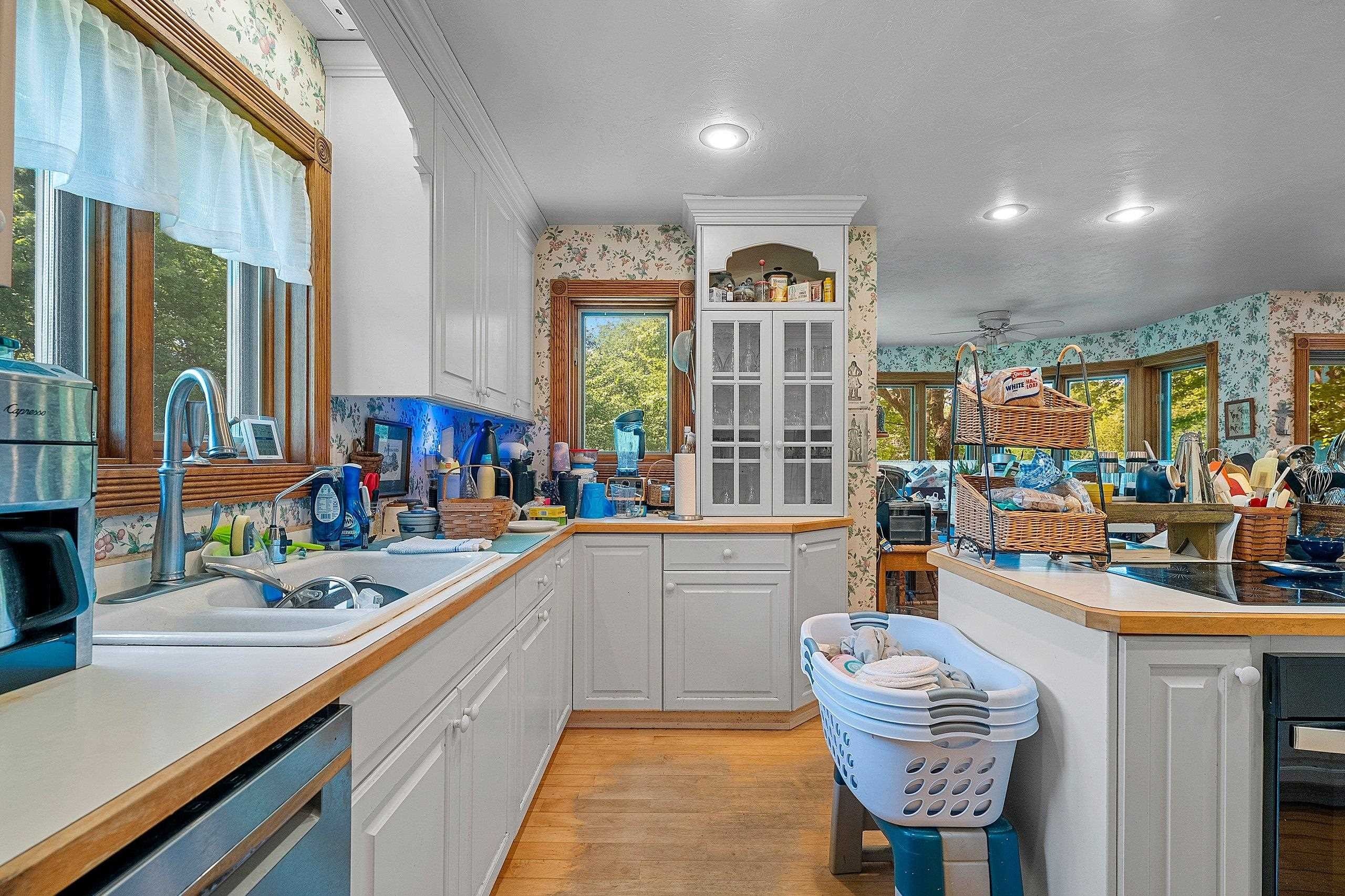 DE PERE, Wisconsin, 54115-9240, United States, 4 Bedrooms Bedrooms, ,4 BathroomsBathrooms,Residential,For Sale,2048017