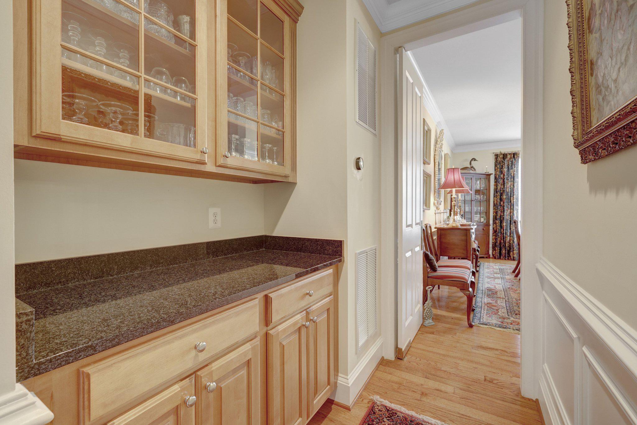  513 John Marshall Drive NE, Vienna, VA, 22180 - 物件實景