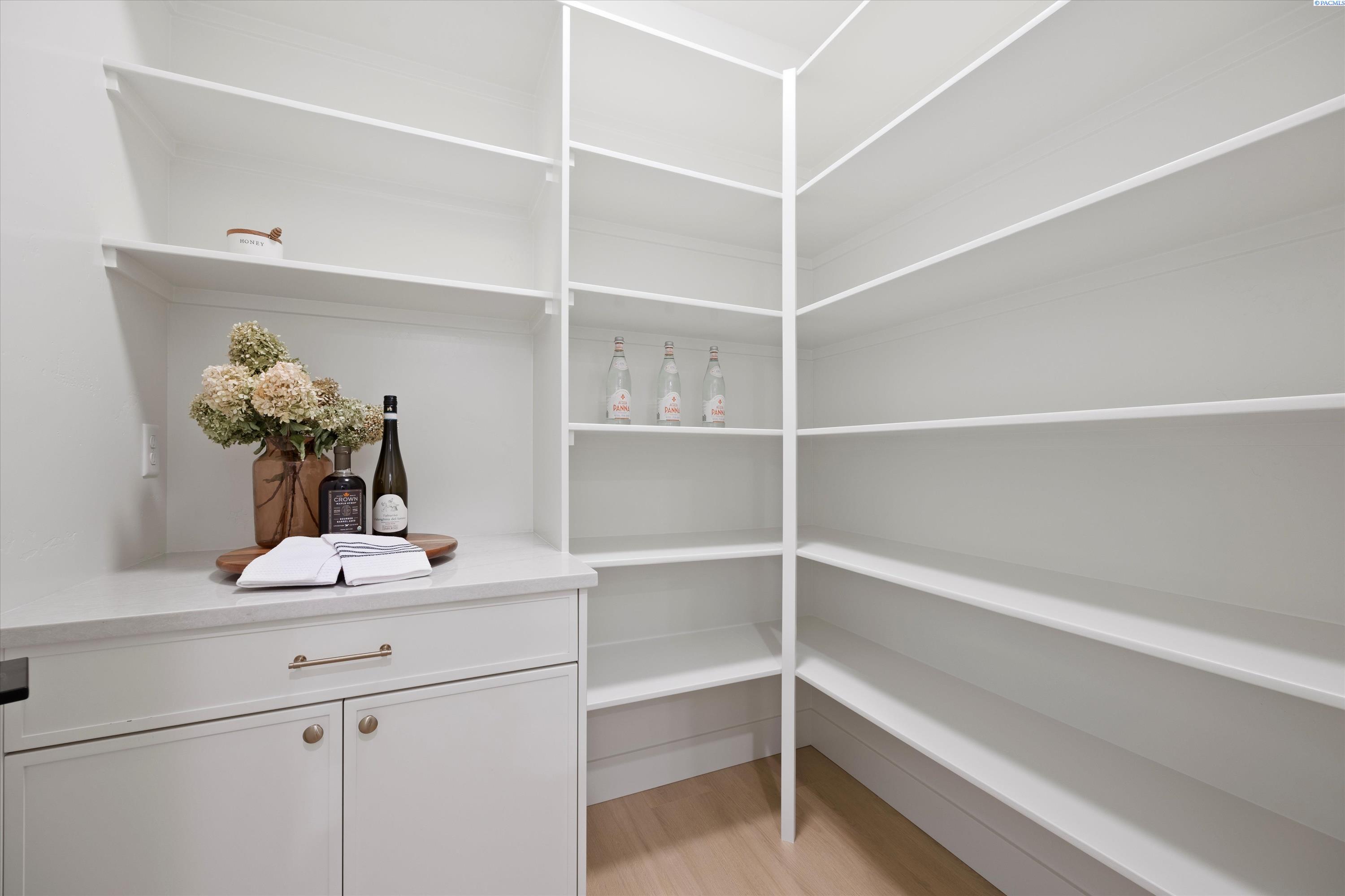 Richland, Washington, 99352, United States, 4 Bedrooms Bedrooms, ,3 BathroomsBathrooms,Residential,For Sale,1991503