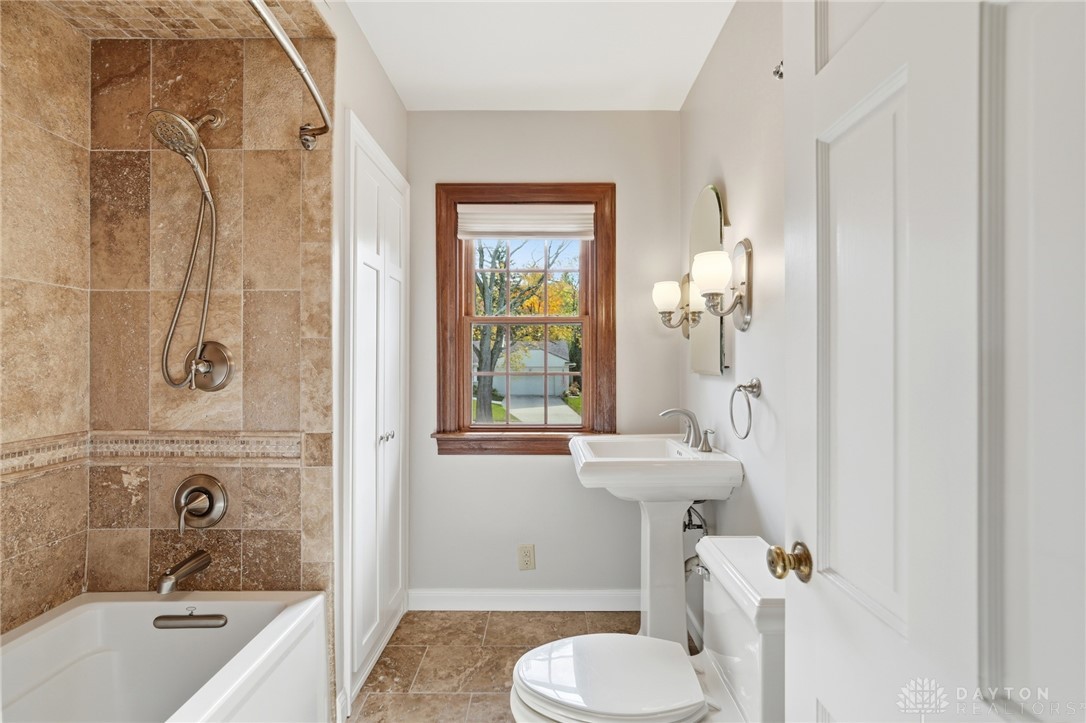 Oakwood, Ohio, 45409, United States, 4 Bedrooms Bedrooms, ,3 BathroomsBathrooms,Residential,For Sale,1987886