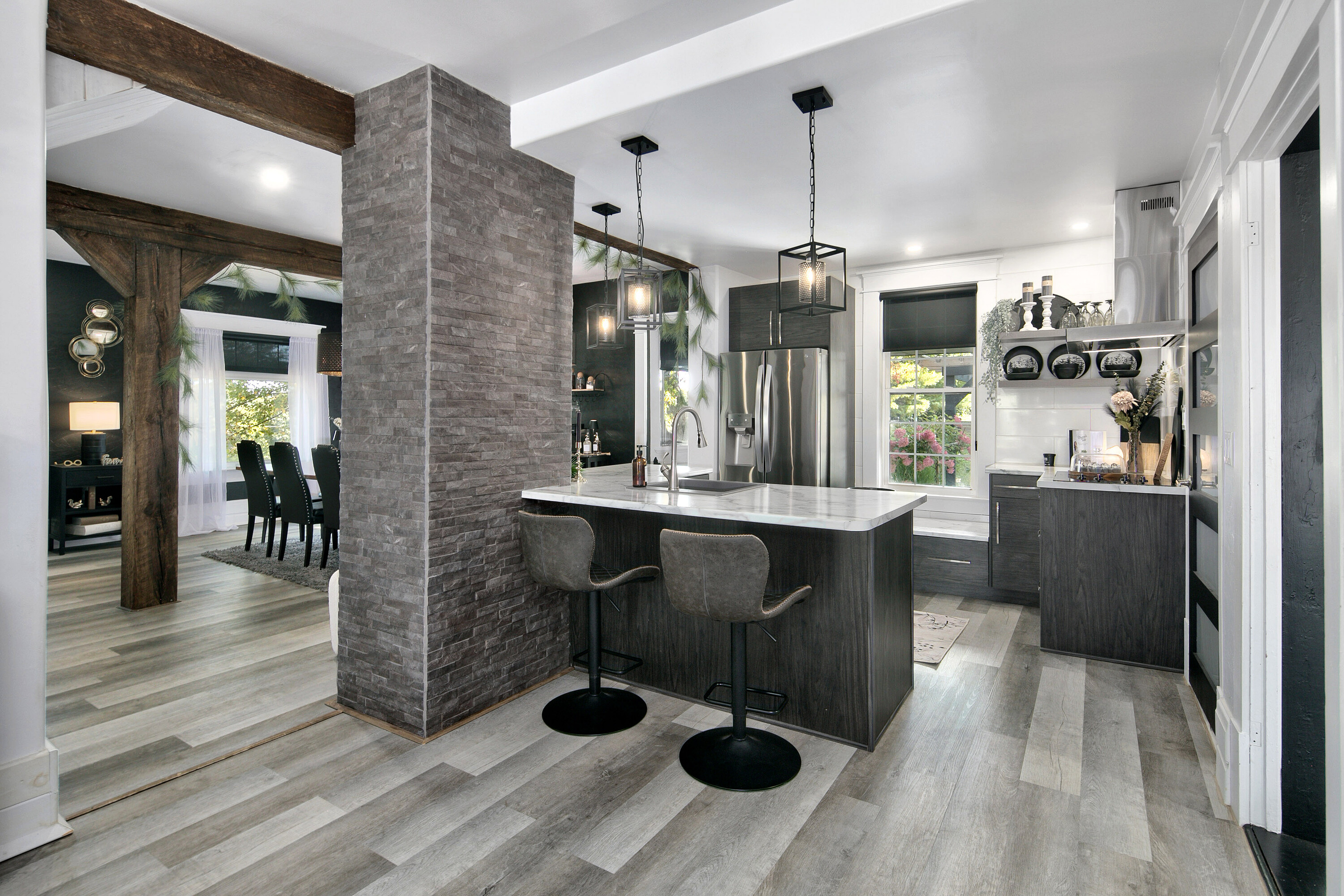  Charming Century Home - 物件實景