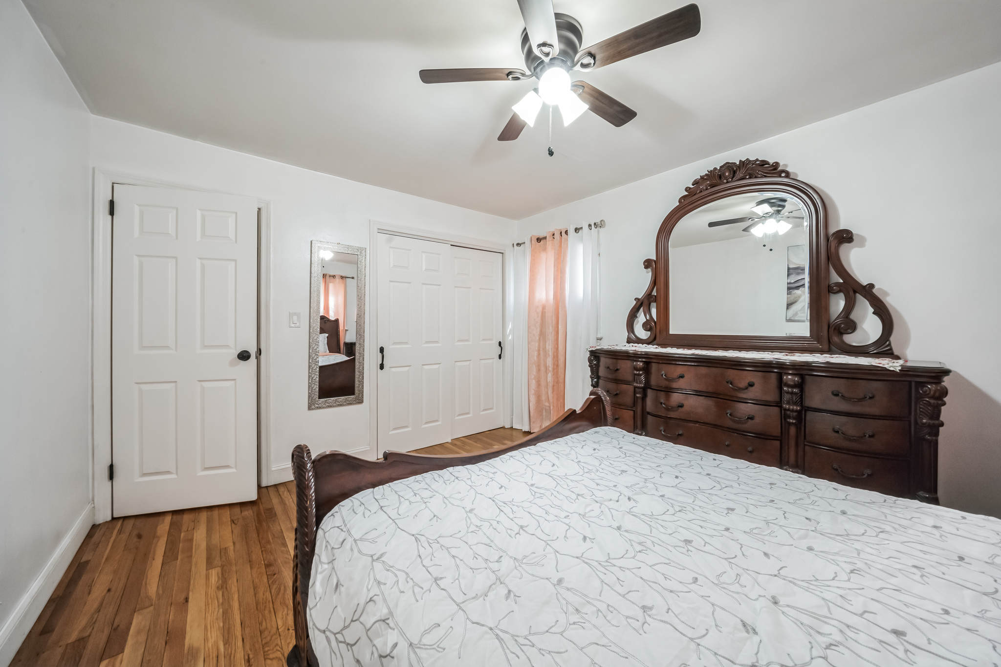 Elmwood Park, New Jersey, 07407, United States, 3 Bedrooms Bedrooms, ,2 BathroomsBathrooms,Residential,For Sale,1982757