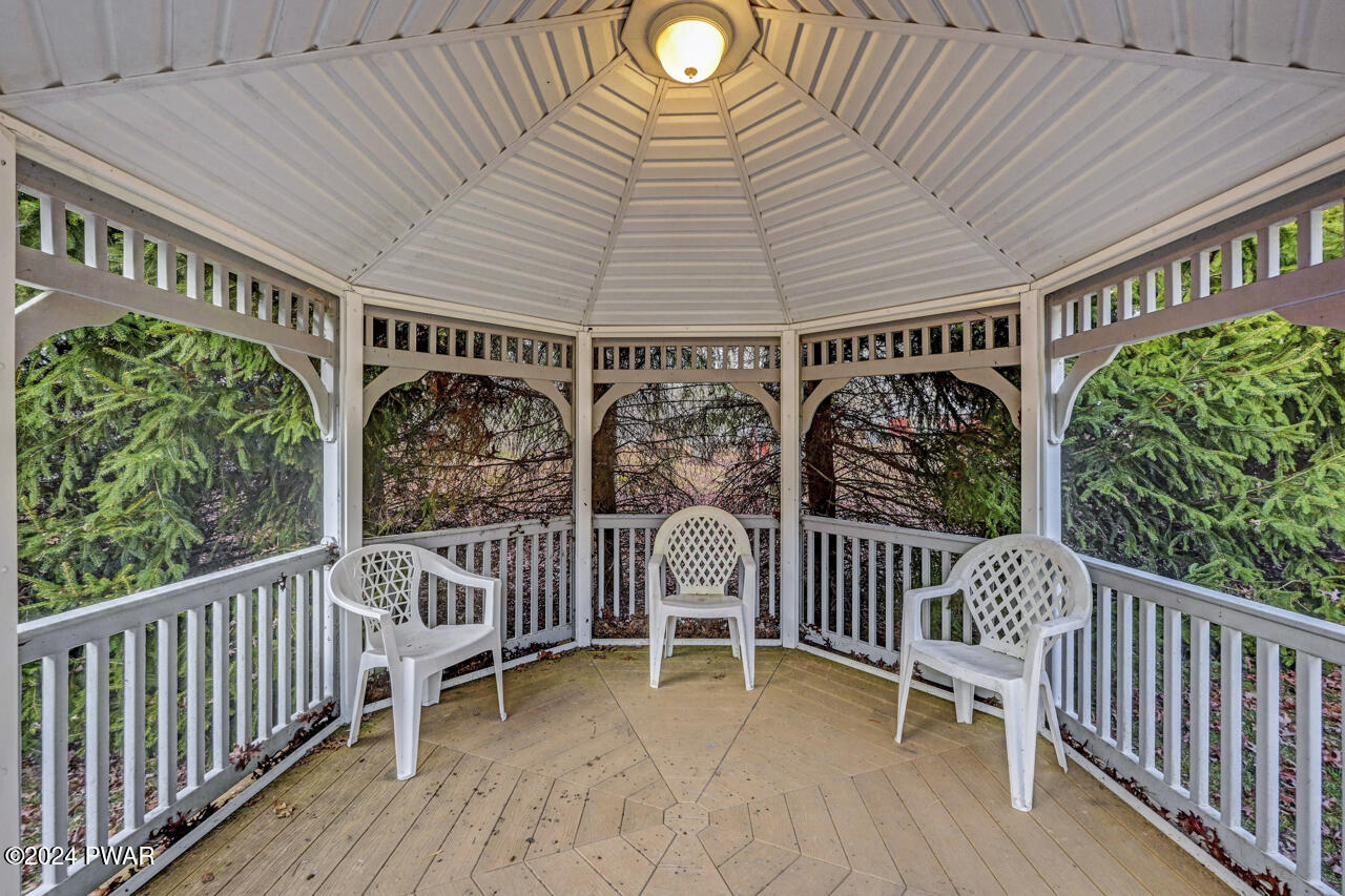 Albrightsville, Pennsylvania, 18210, United States, 4 Bedrooms Bedrooms, ,5 BathroomsBathrooms,Residential,For Sale,1982857